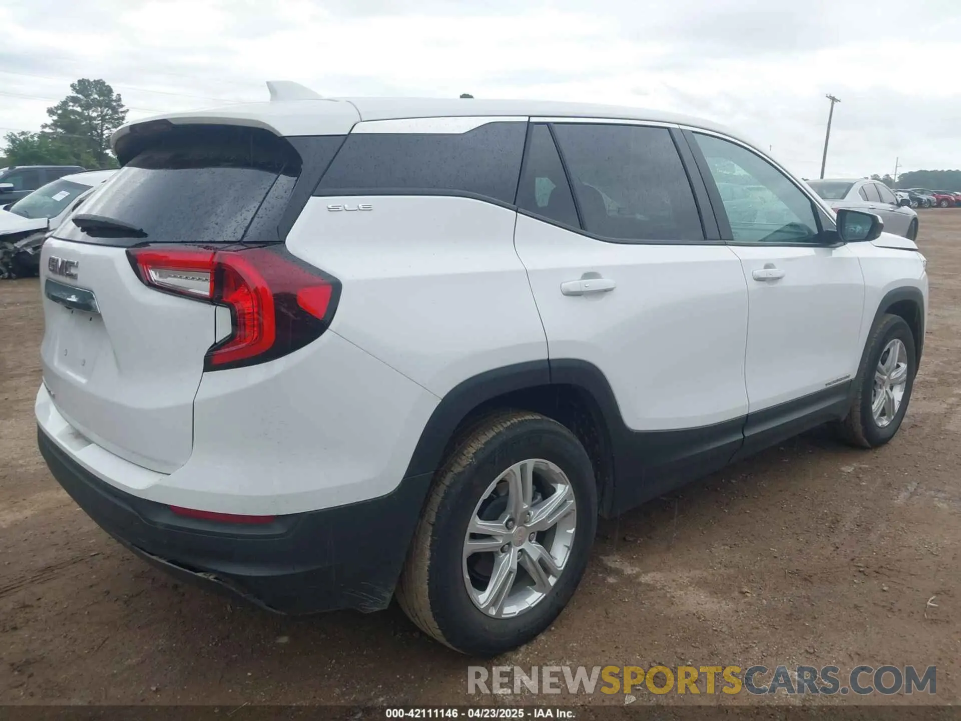 4 Photograph of a damaged car 3GKALMEG6RL338371 GMC TERRAIN 2024