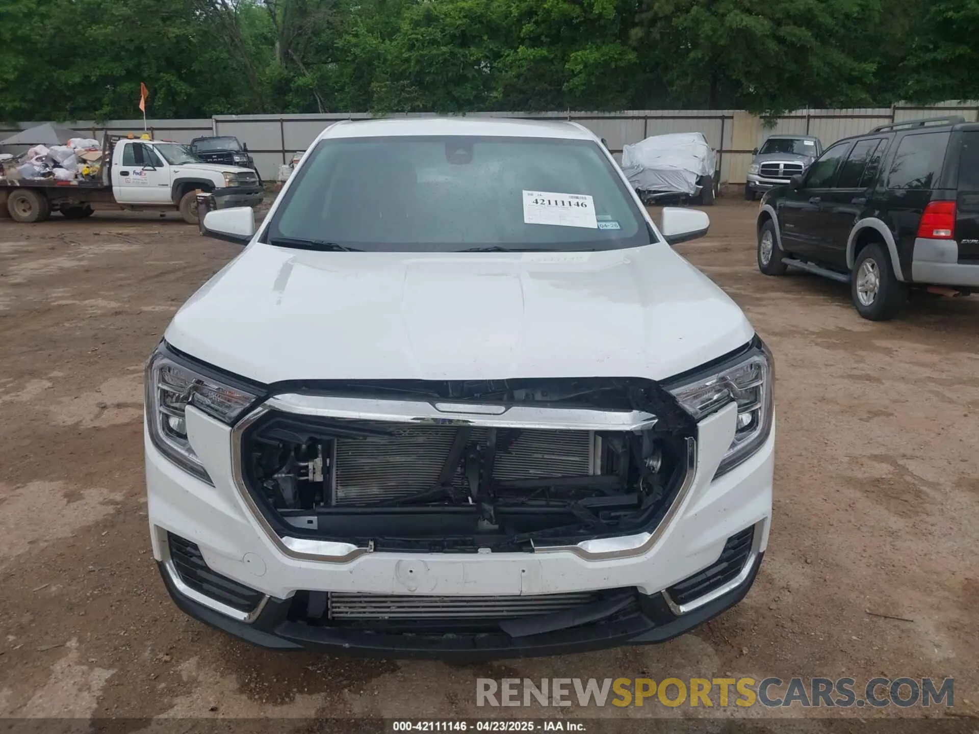6 Photograph of a damaged car 3GKALMEG6RL338371 GMC TERRAIN 2024