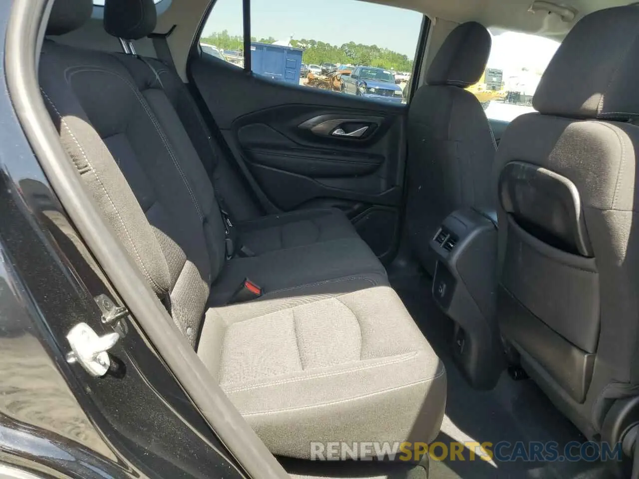 11 Photograph of a damaged car 3GKALMEG8RL102661 GMC TERRAIN 2024
