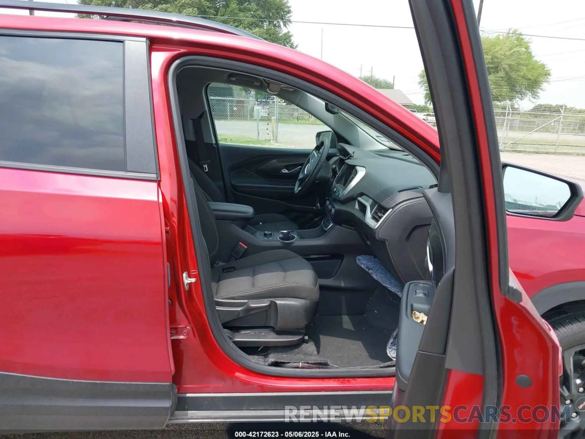 5 Photograph of a damaged car 3GKALMEG8RL325427 GMC TERRAIN 2024