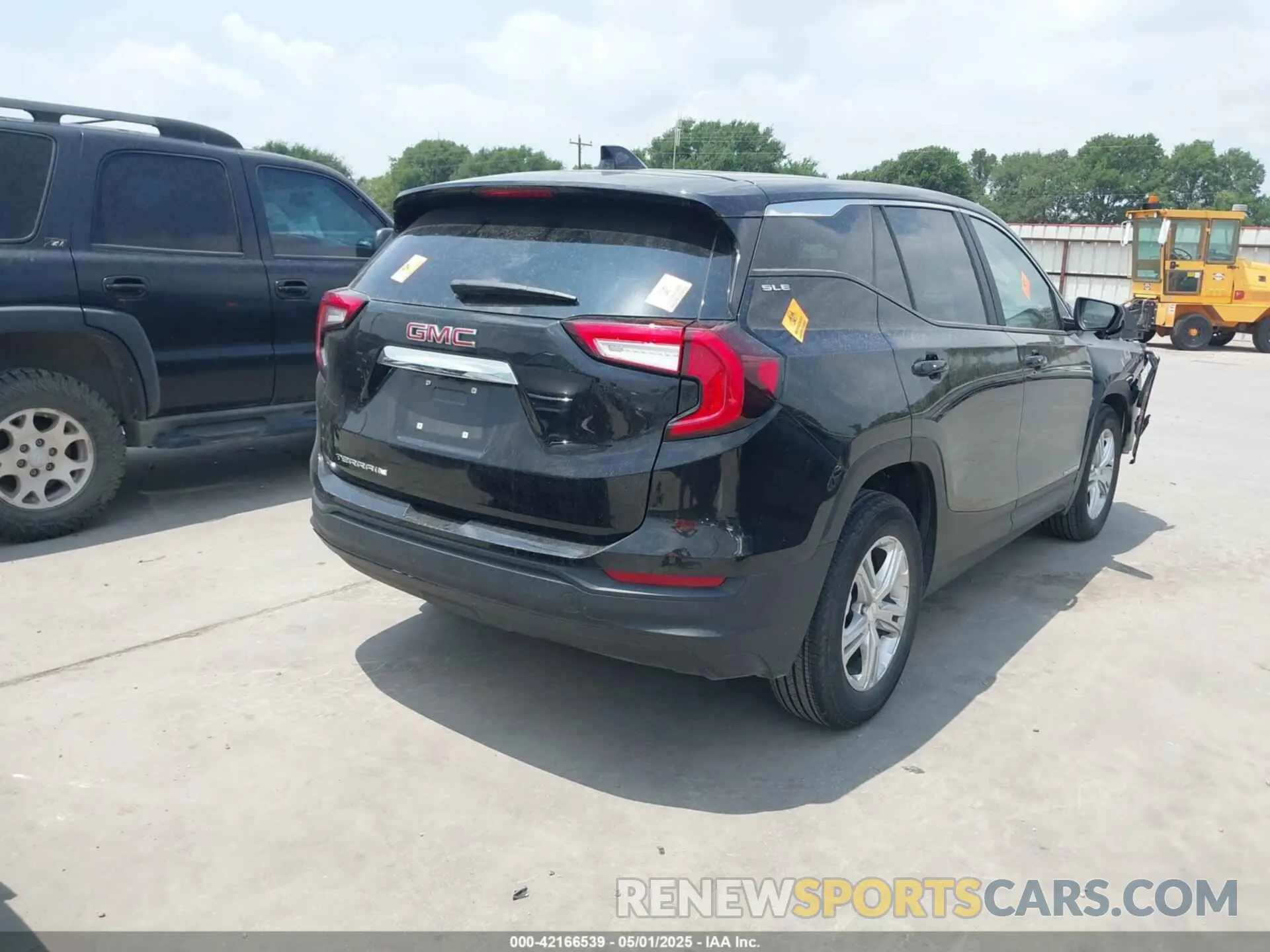 4 Photograph of a damaged car 3GKALMEG8RL363871 GMC TERRAIN 2024