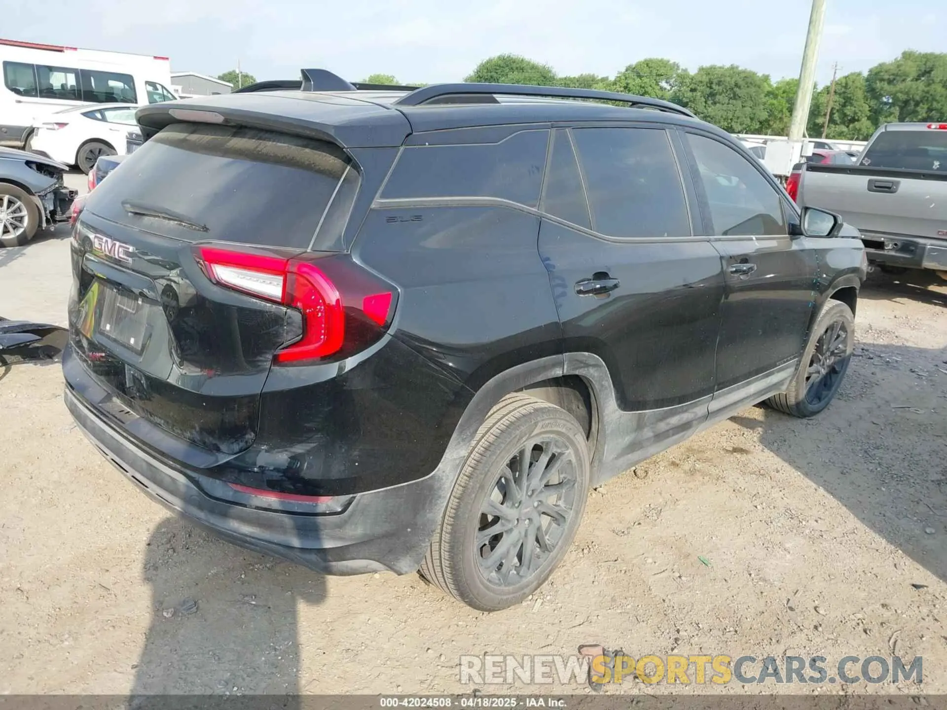 4 Photograph of a damaged car 3GKALMEG9RL314856 GMC TERRAIN 2024