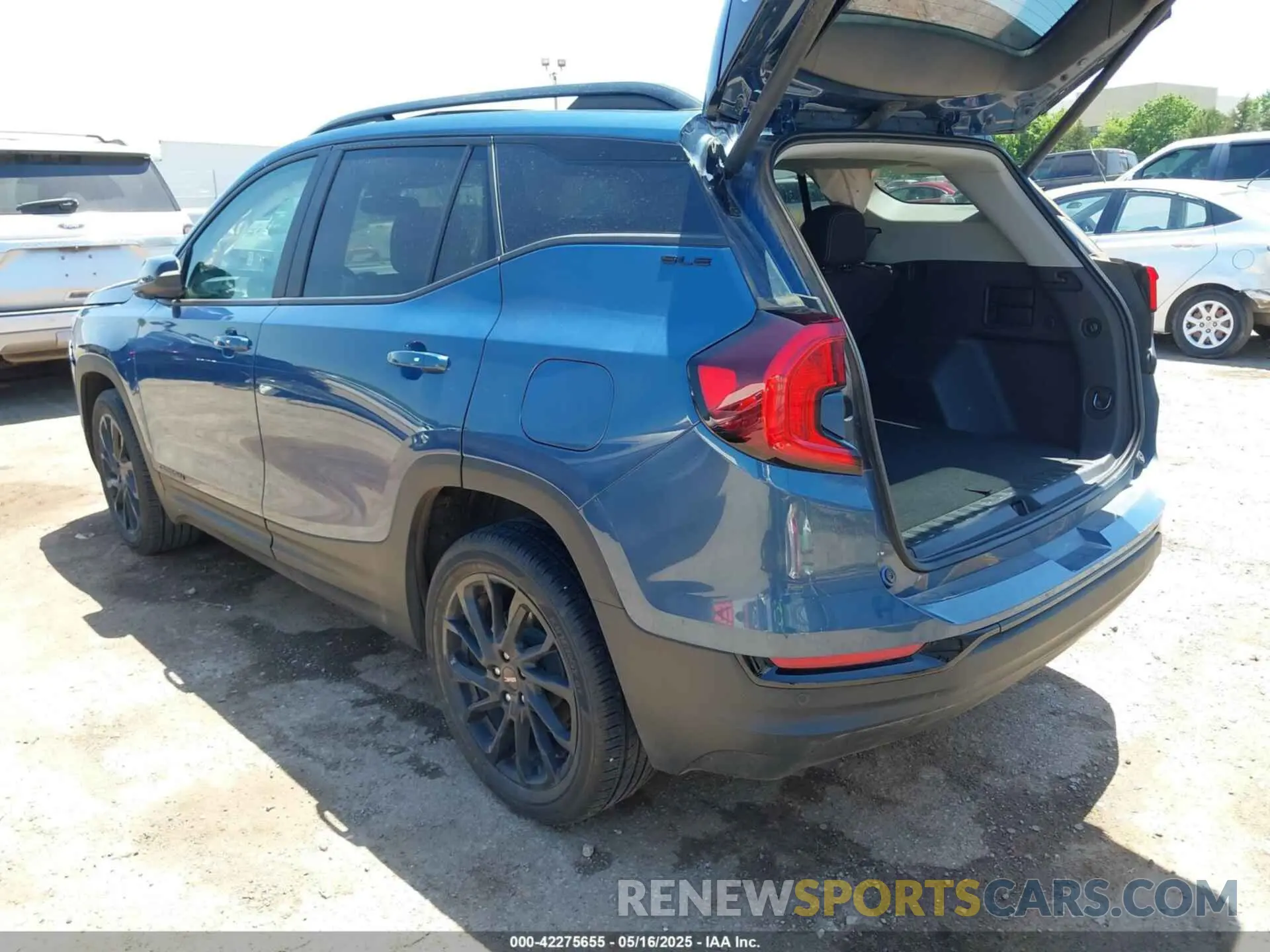 3 Photograph of a damaged car 3GKALMEGXRL116402 GMC TERRAIN 2024