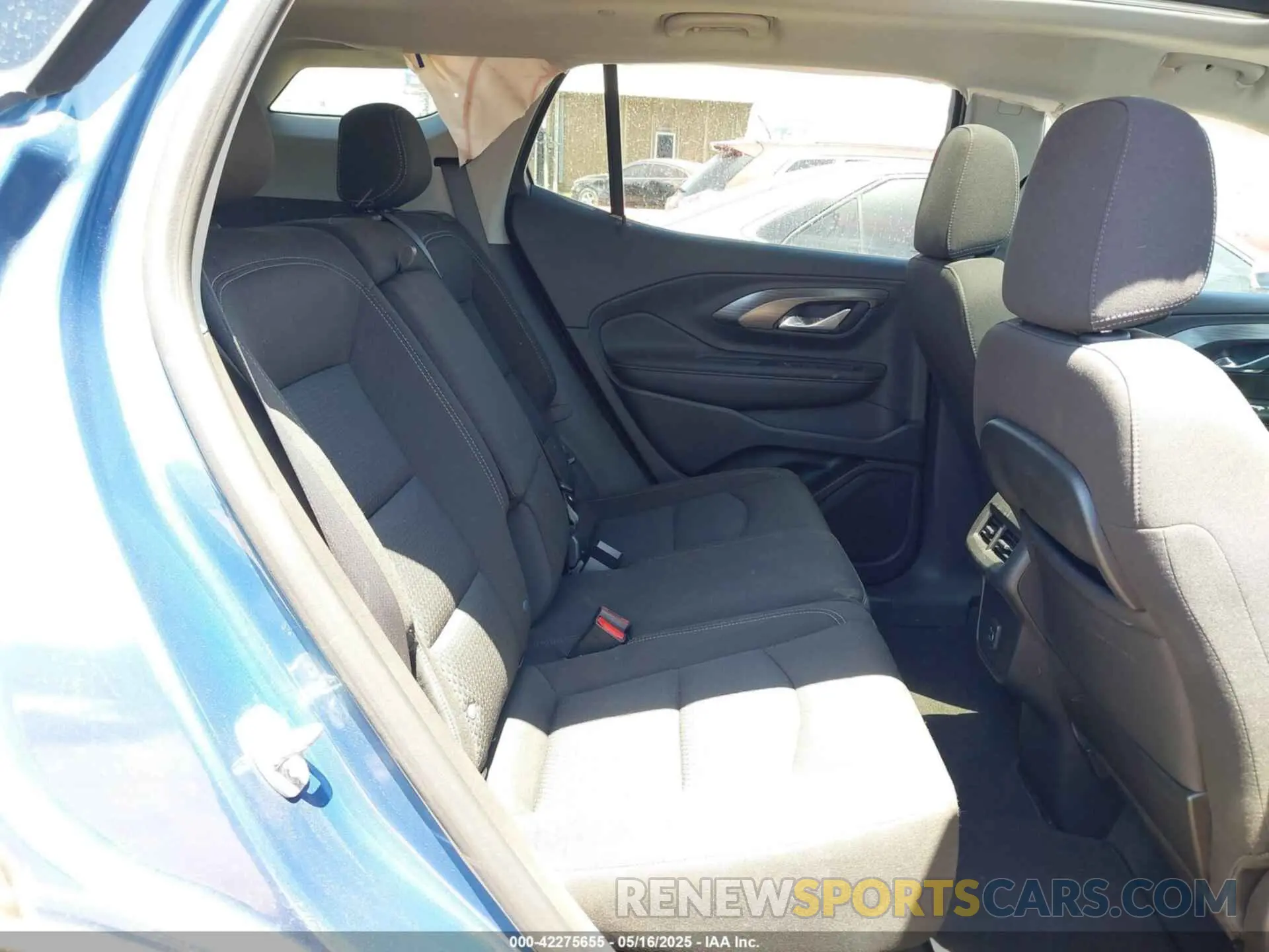 8 Photograph of a damaged car 3GKALMEGXRL116402 GMC TERRAIN 2024