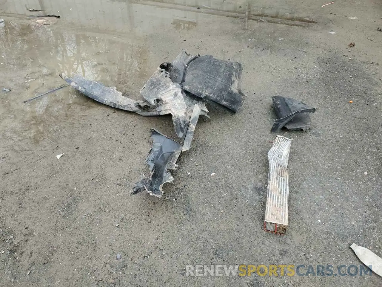 13 Photograph of a damaged car 3GKALMEGXRL278742 GMC TERRAIN 2024