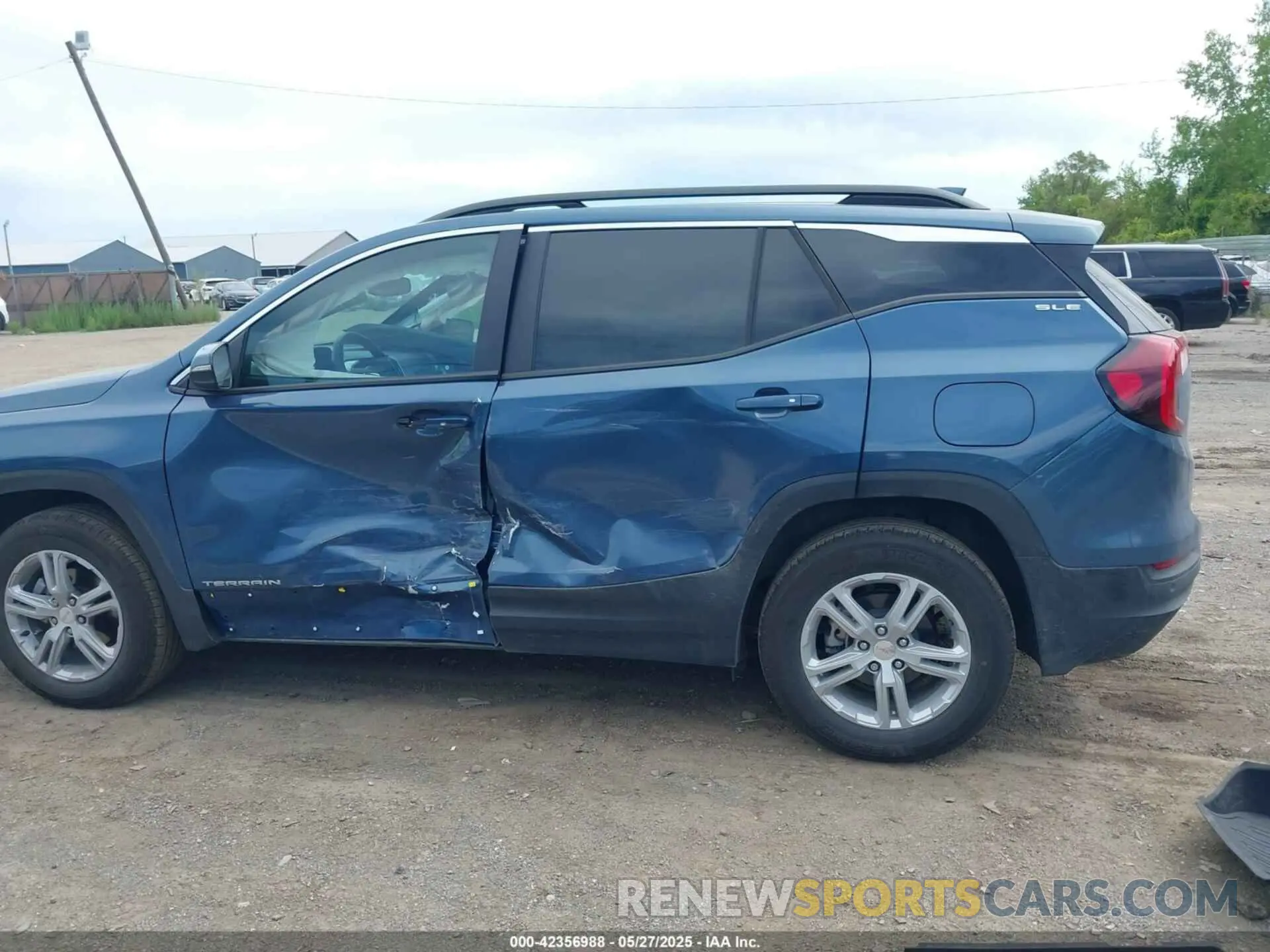 14 Photograph of a damaged car 3GKALMEGXRL389145 GMC TERRAIN 2024