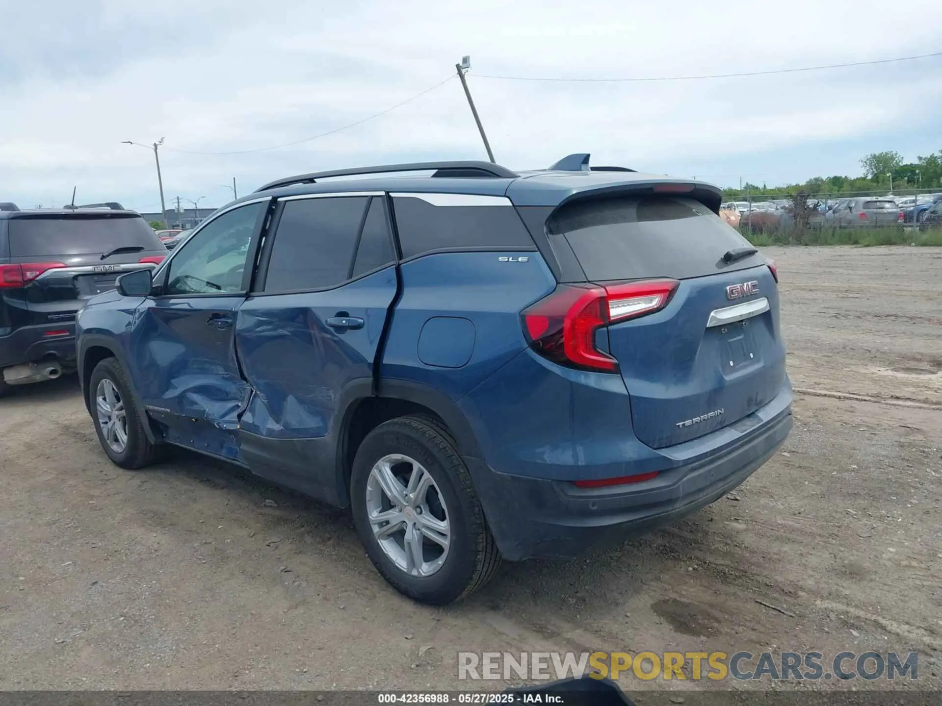3 Photograph of a damaged car 3GKALMEGXRL389145 GMC TERRAIN 2024