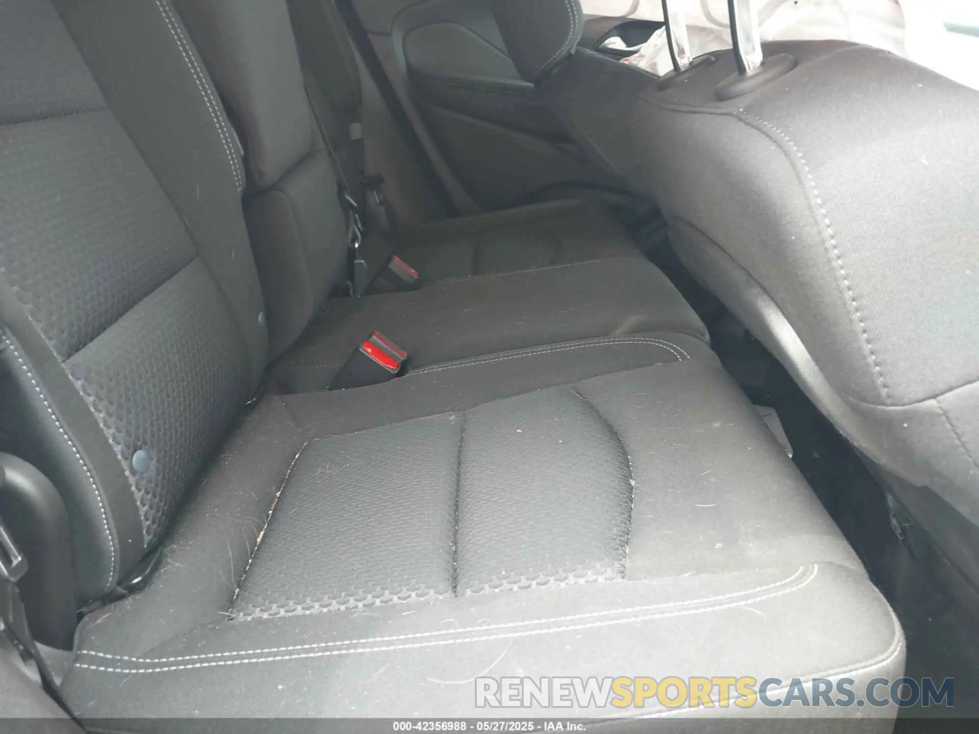 8 Photograph of a damaged car 3GKALMEGXRL389145 GMC TERRAIN 2024