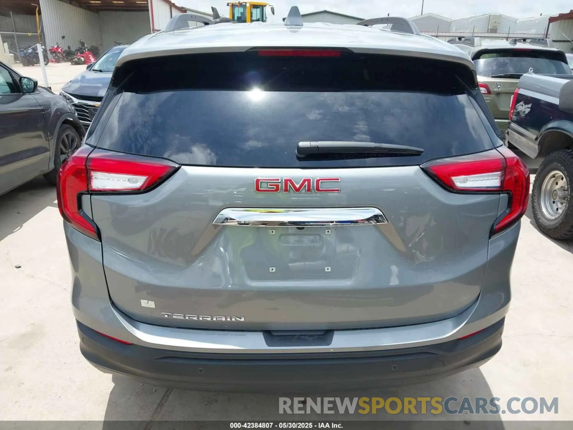 17 Photograph of a damaged car 3GKALMEGXRL394331 GMC TERRAIN 2024