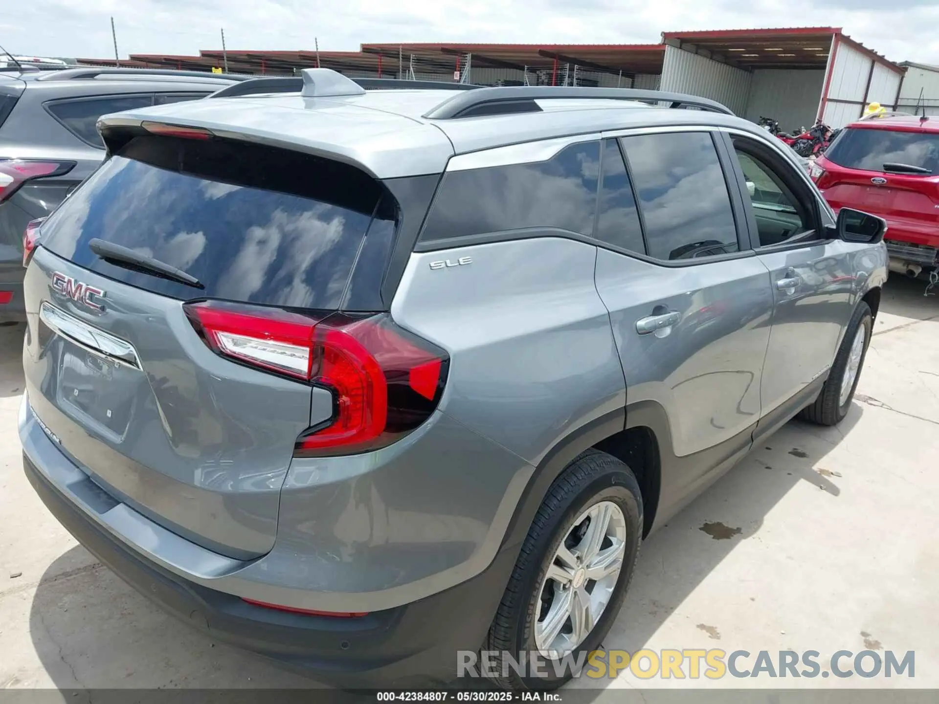 4 Photograph of a damaged car 3GKALMEGXRL394331 GMC TERRAIN 2024