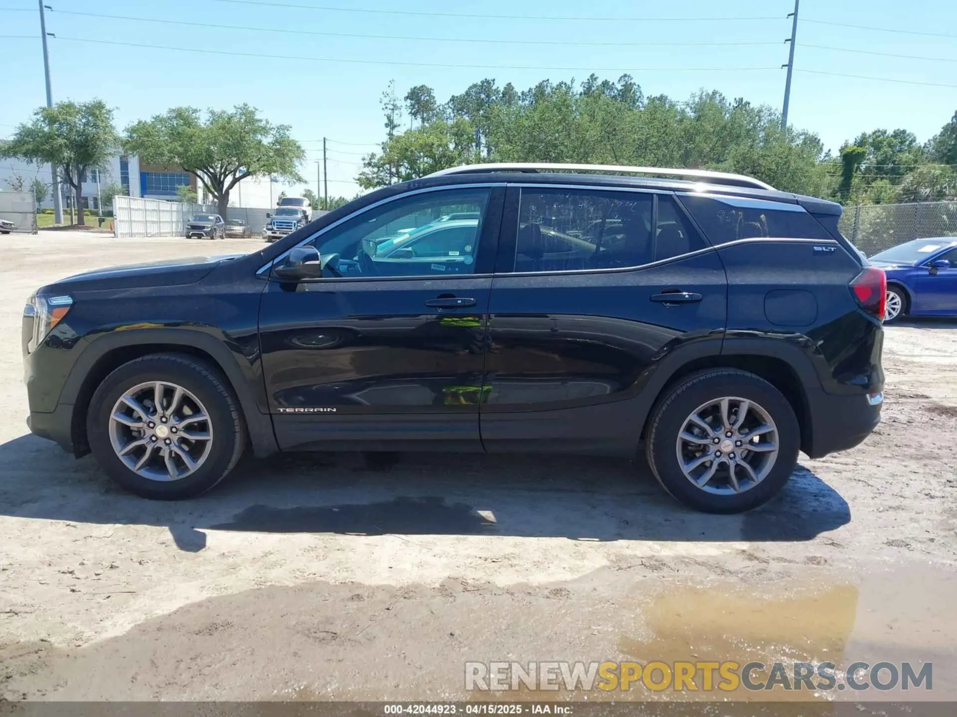 14 Photograph of a damaged car 3GKALPEG0RL140385 GMC TERRAIN 2024