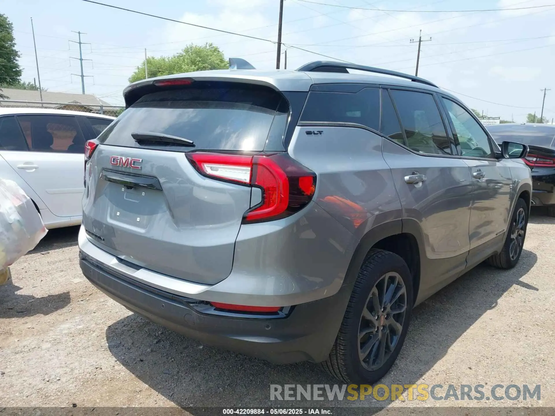 4 Photograph of a damaged car 3GKALPEG3RL390641 GMC TERRAIN 2024