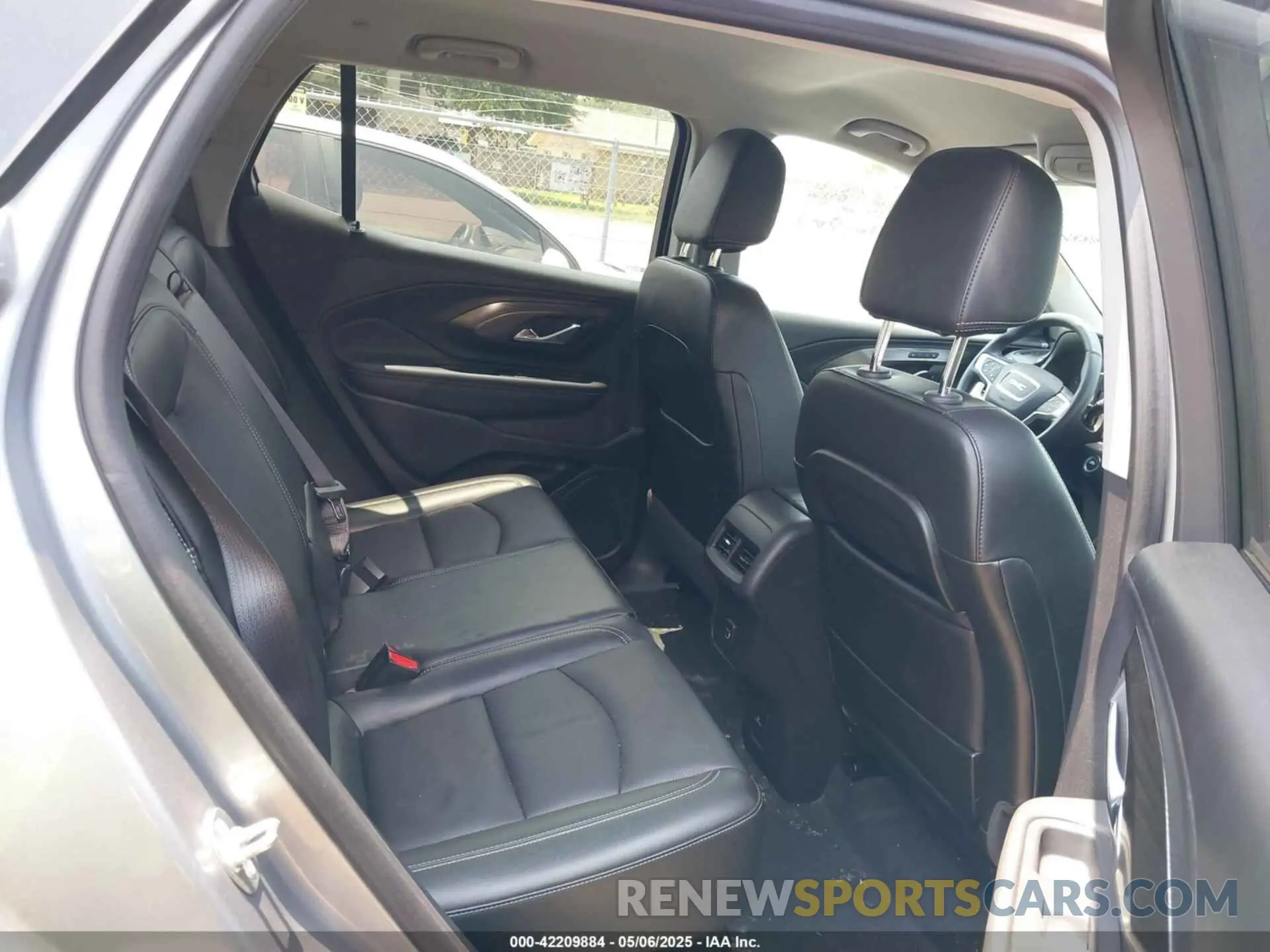 8 Photograph of a damaged car 3GKALPEG3RL390641 GMC TERRAIN 2024