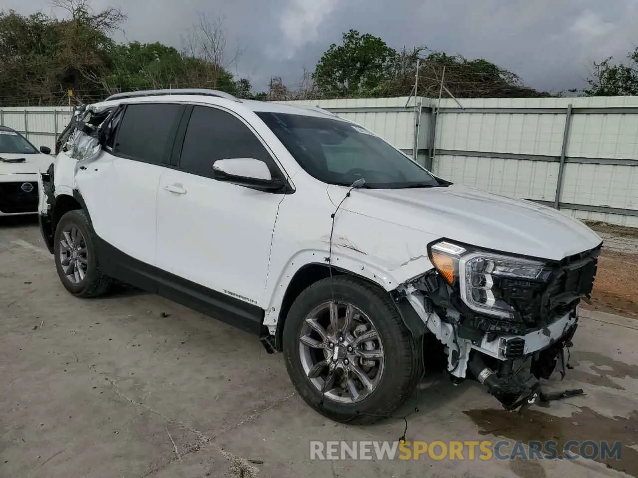 4 Photograph of a damaged car 3GKALPEG4RL143807 GMC TERRAIN 2024