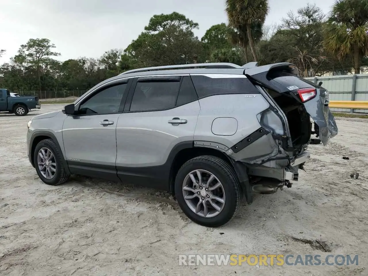 2 Photograph of a damaged car 3GKALPEG5RL107141 GMC TERRAIN 2024