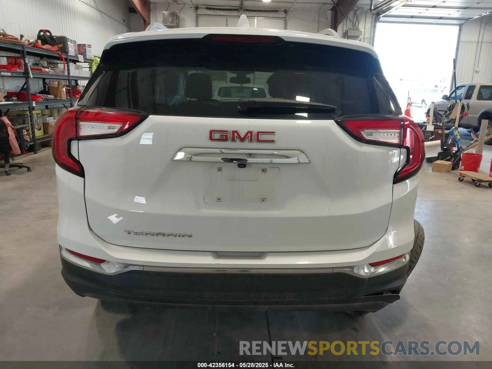 17 Photograph of a damaged car 3GKALPEG5RL192448 GMC TERRAIN 2024