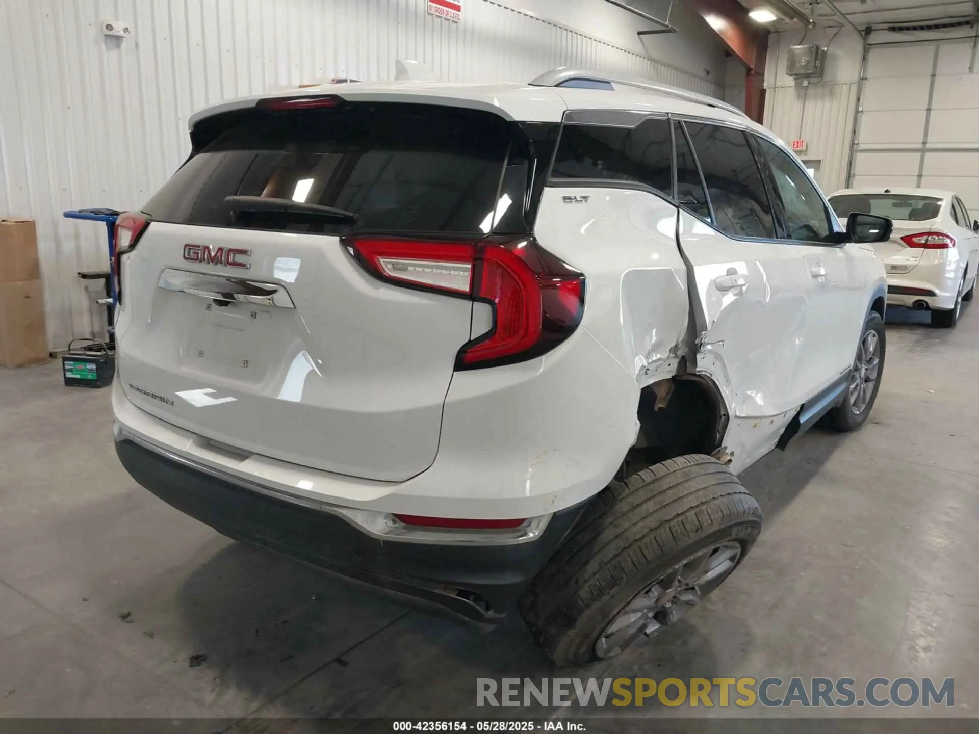 4 Photograph of a damaged car 3GKALPEG5RL192448 GMC TERRAIN 2024