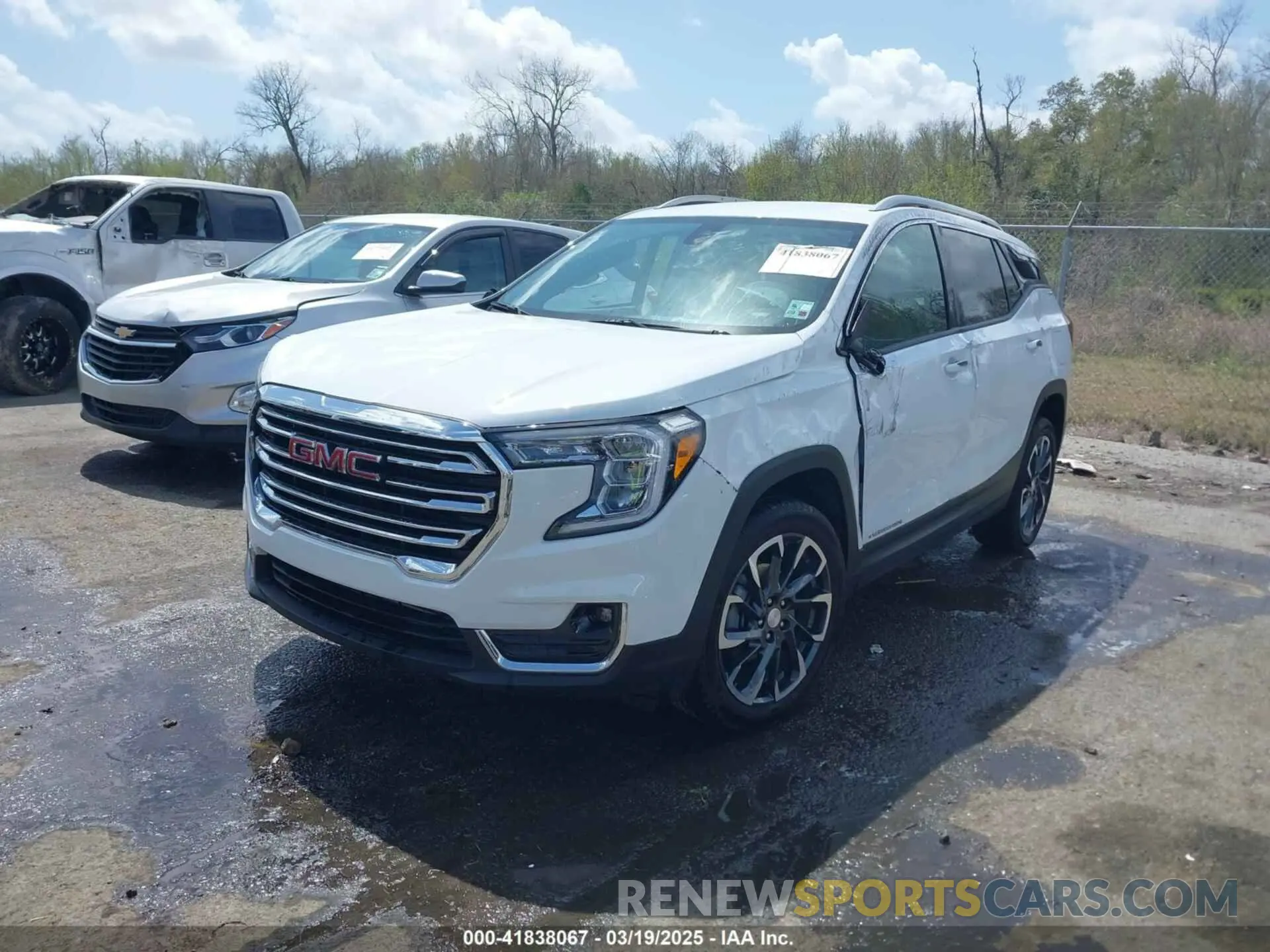 2 Photograph of a damaged car 3GKALPEG5RL383688 GMC TERRAIN 2024