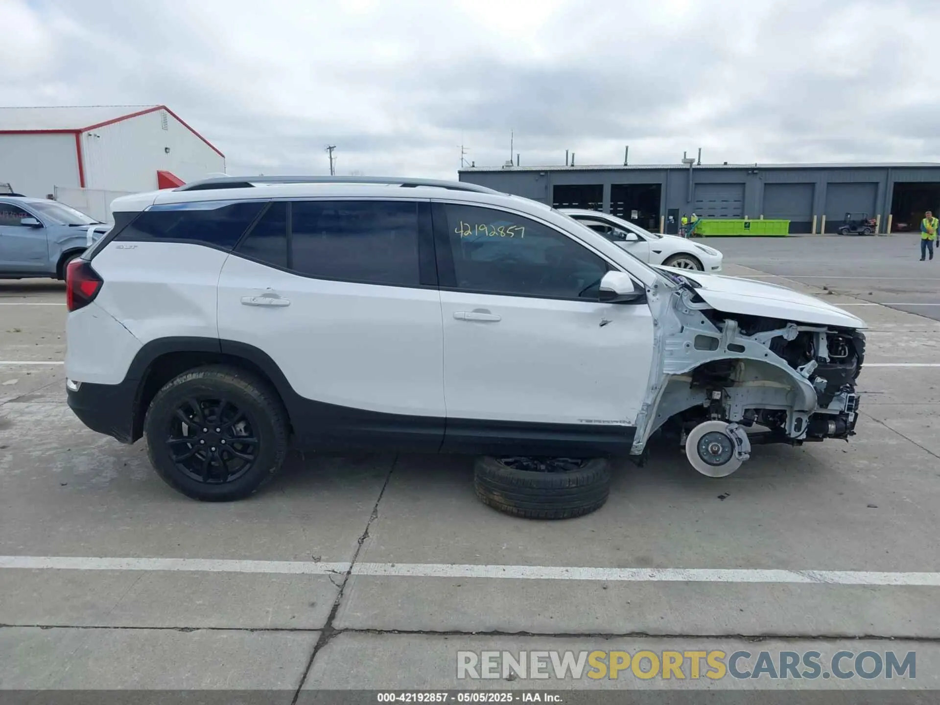 13 Photograph of a damaged car 3GKALPEG5RL384887 GMC TERRAIN 2024