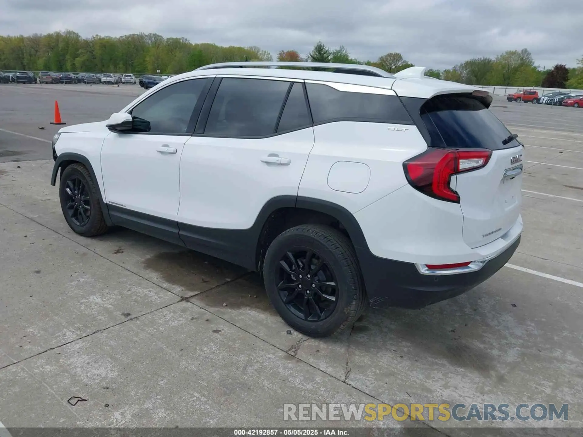 3 Photograph of a damaged car 3GKALPEG5RL384887 GMC TERRAIN 2024