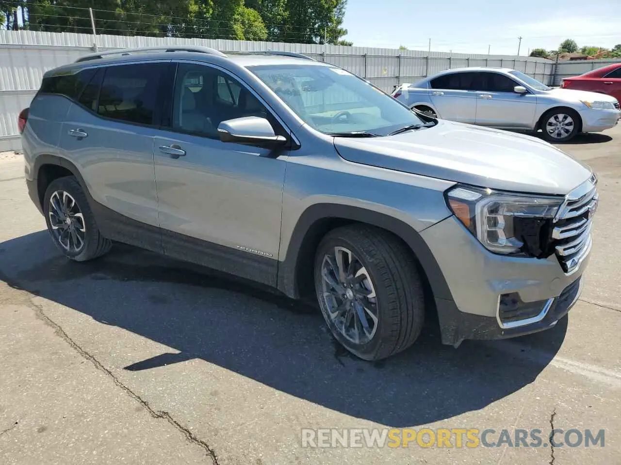 4 Photograph of a damaged car 3GKALPEG8RL401553 GMC TERRAIN 2024
