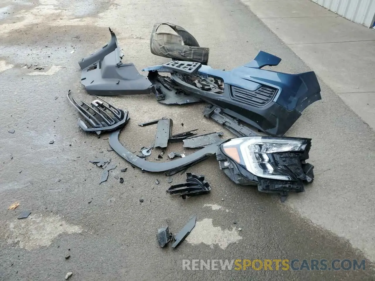 13 Photograph of a damaged car 3GKALTEG2RL120440 GMC TERRAIN 2024