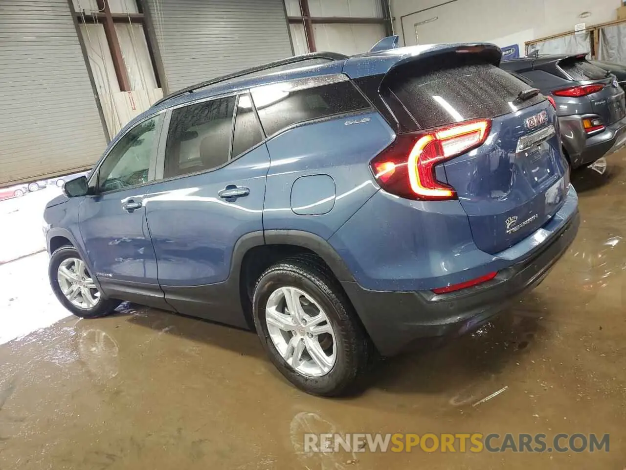 2 Photograph of a damaged car 3GKALTEG3RL117465 GMC TERRAIN 2024