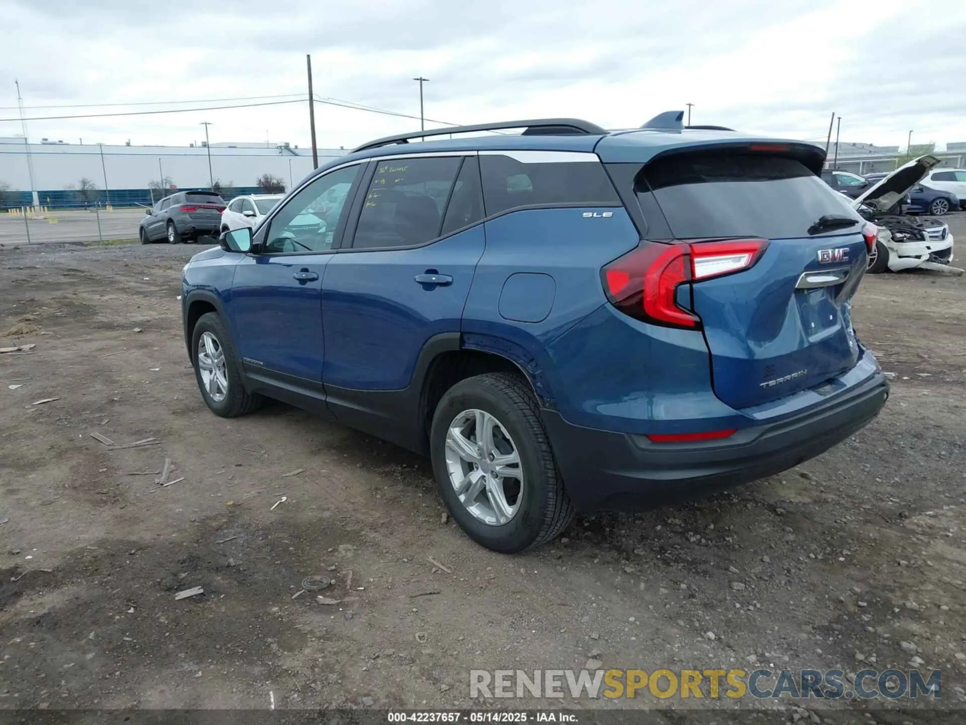 3 Photograph of a damaged car 3GKALTEG3RL136419 GMC TERRAIN 2024