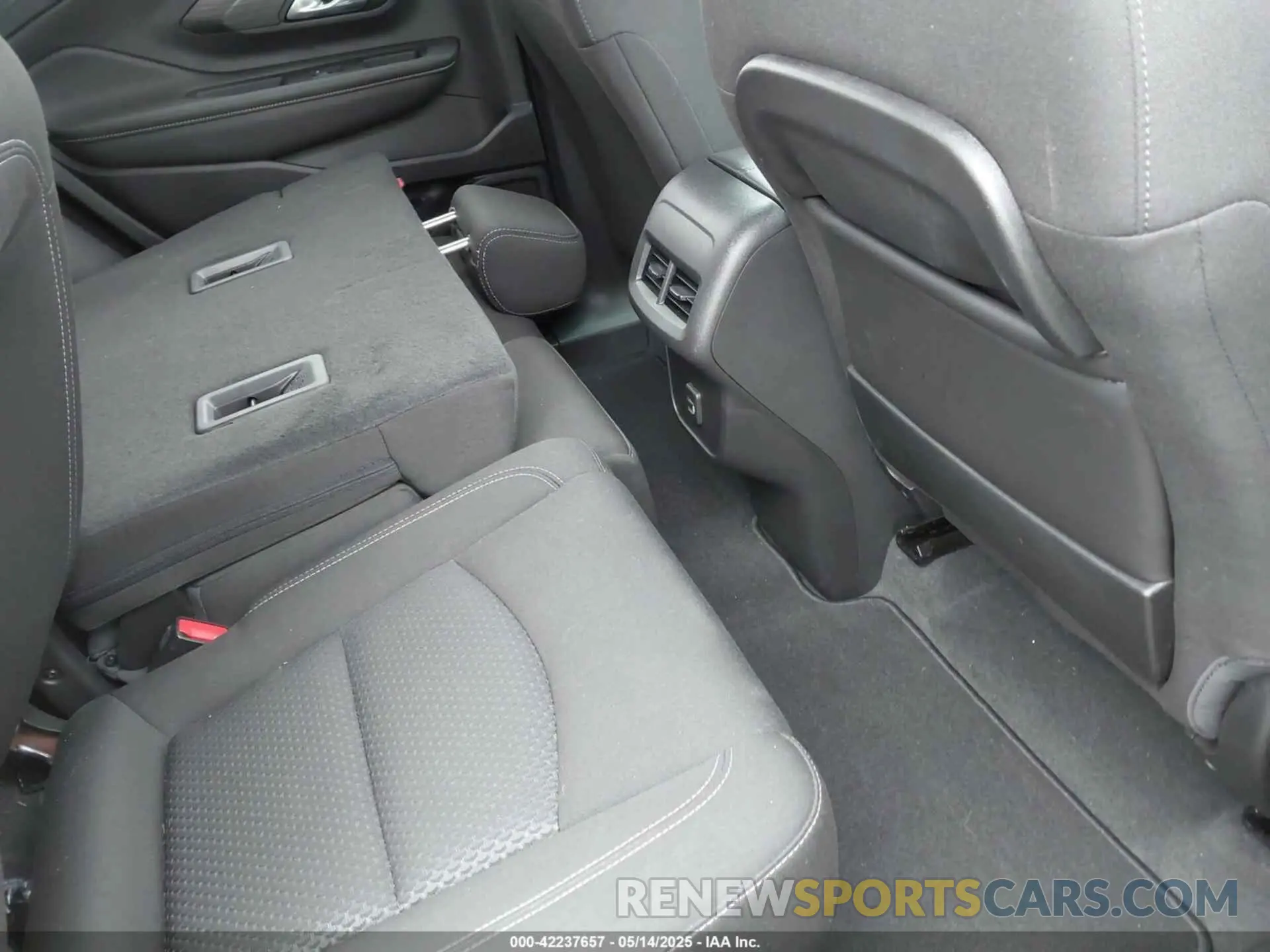 8 Photograph of a damaged car 3GKALTEG3RL136419 GMC TERRAIN 2024