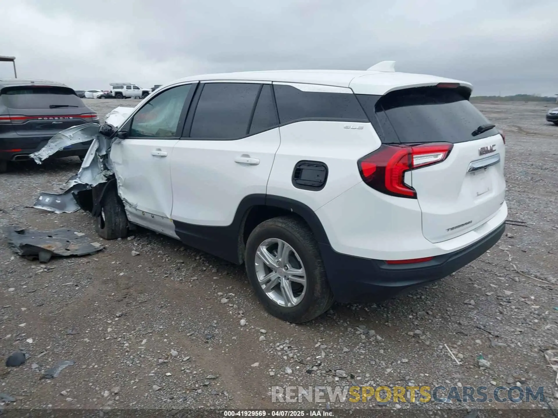 3 Photograph of a damaged car 3GKALTEG3RL215881 GMC TERRAIN 2024