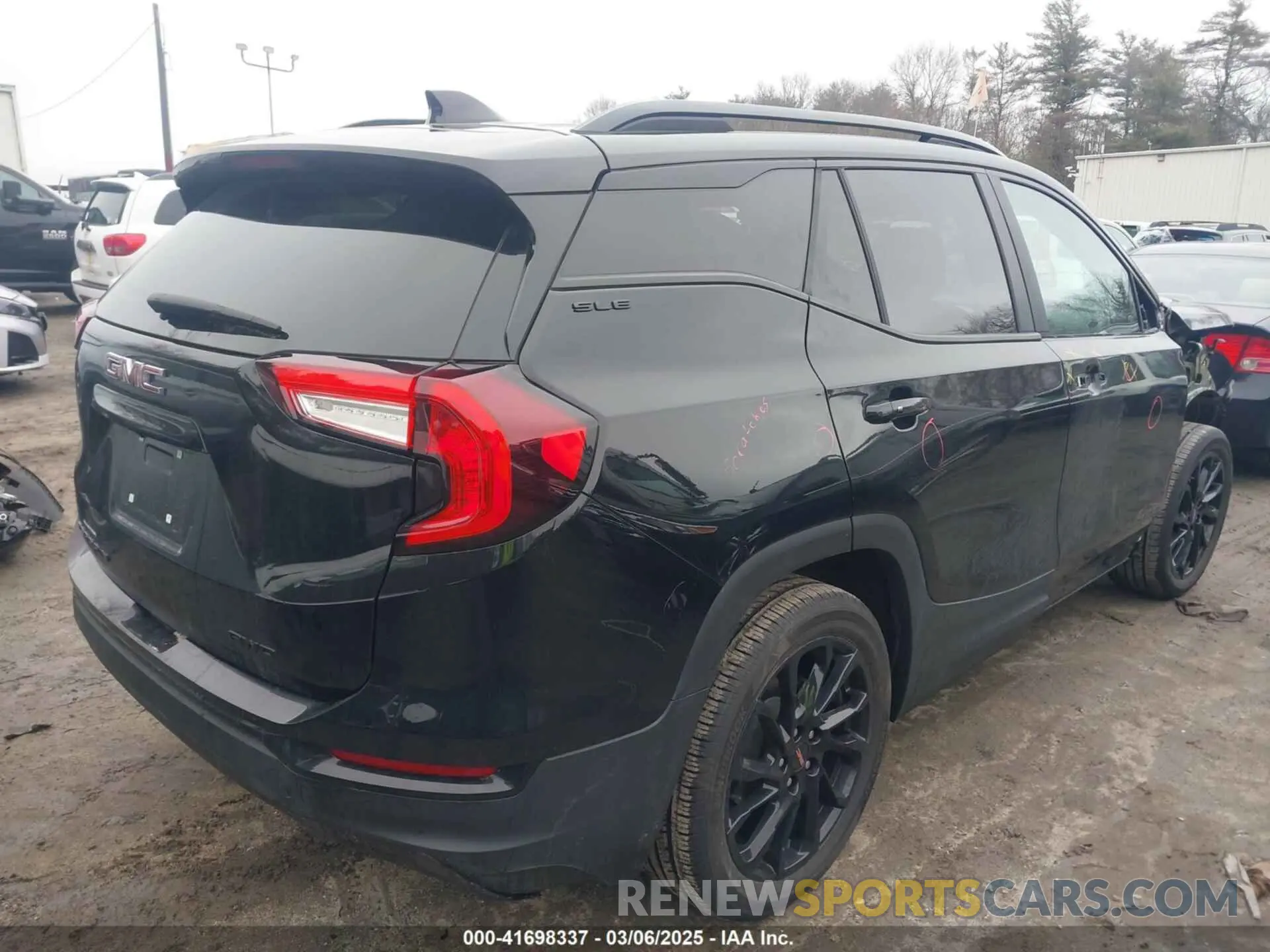 4 Photograph of a damaged car 3GKALTEG3RL320792 GMC TERRAIN 2024