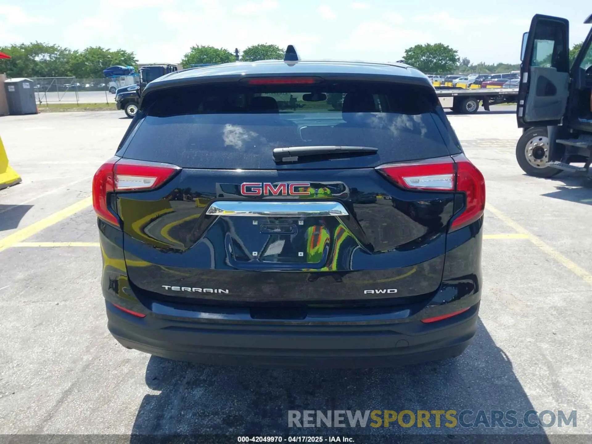 16 Photograph of a damaged car 3GKALTEG3RL376294 GMC TERRAIN 2024