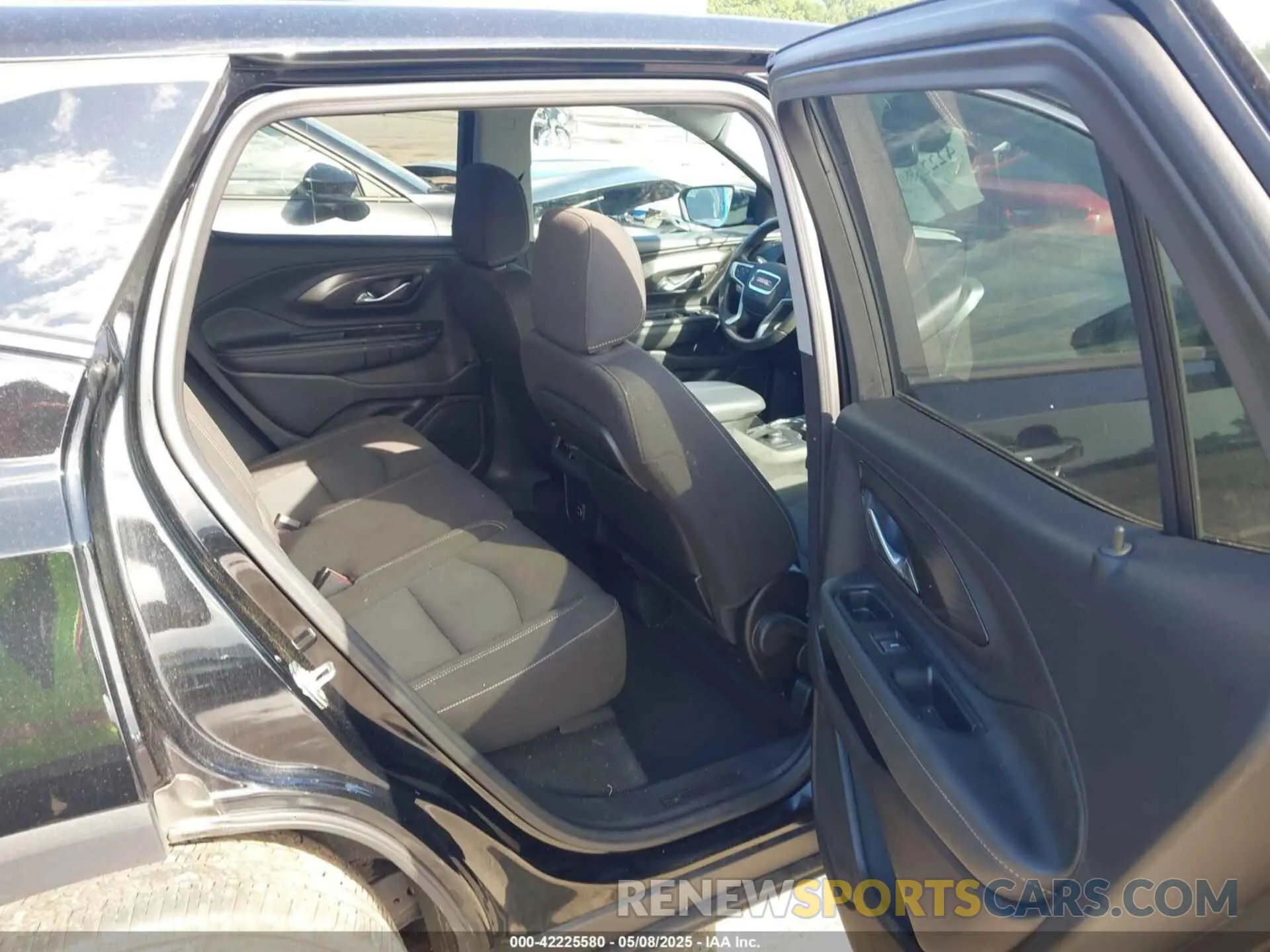 8 Photograph of a damaged car 3GKALTEG4RL272736 GMC TERRAIN 2024