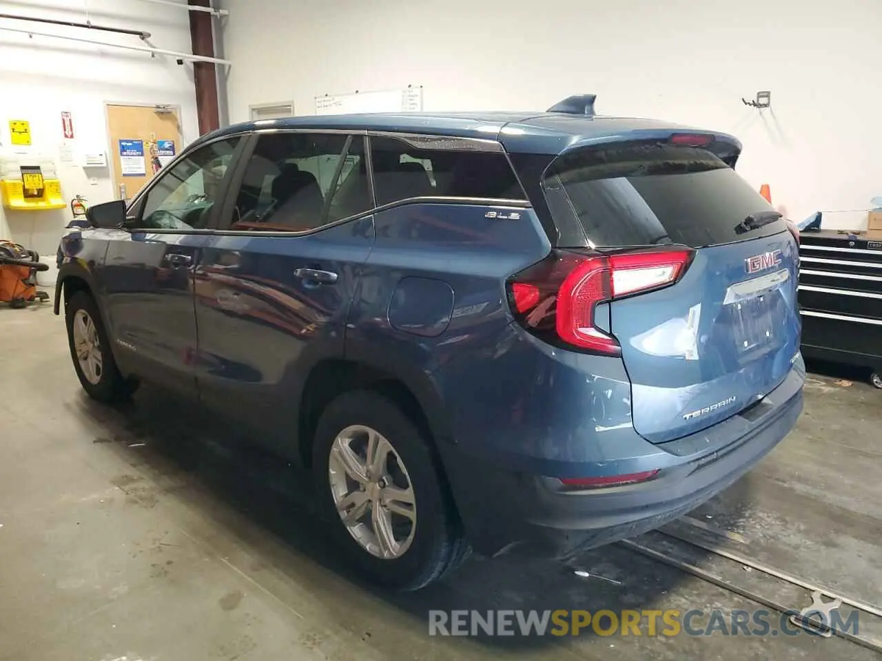 2 Photograph of a damaged car 3GKALTEG4RL372609 GMC TERRAIN 2024