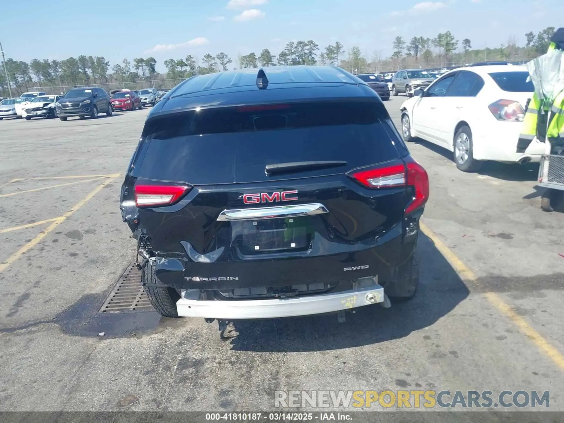 17 Photograph of a damaged car 3GKALTEG5RL376264 GMC TERRAIN 2024