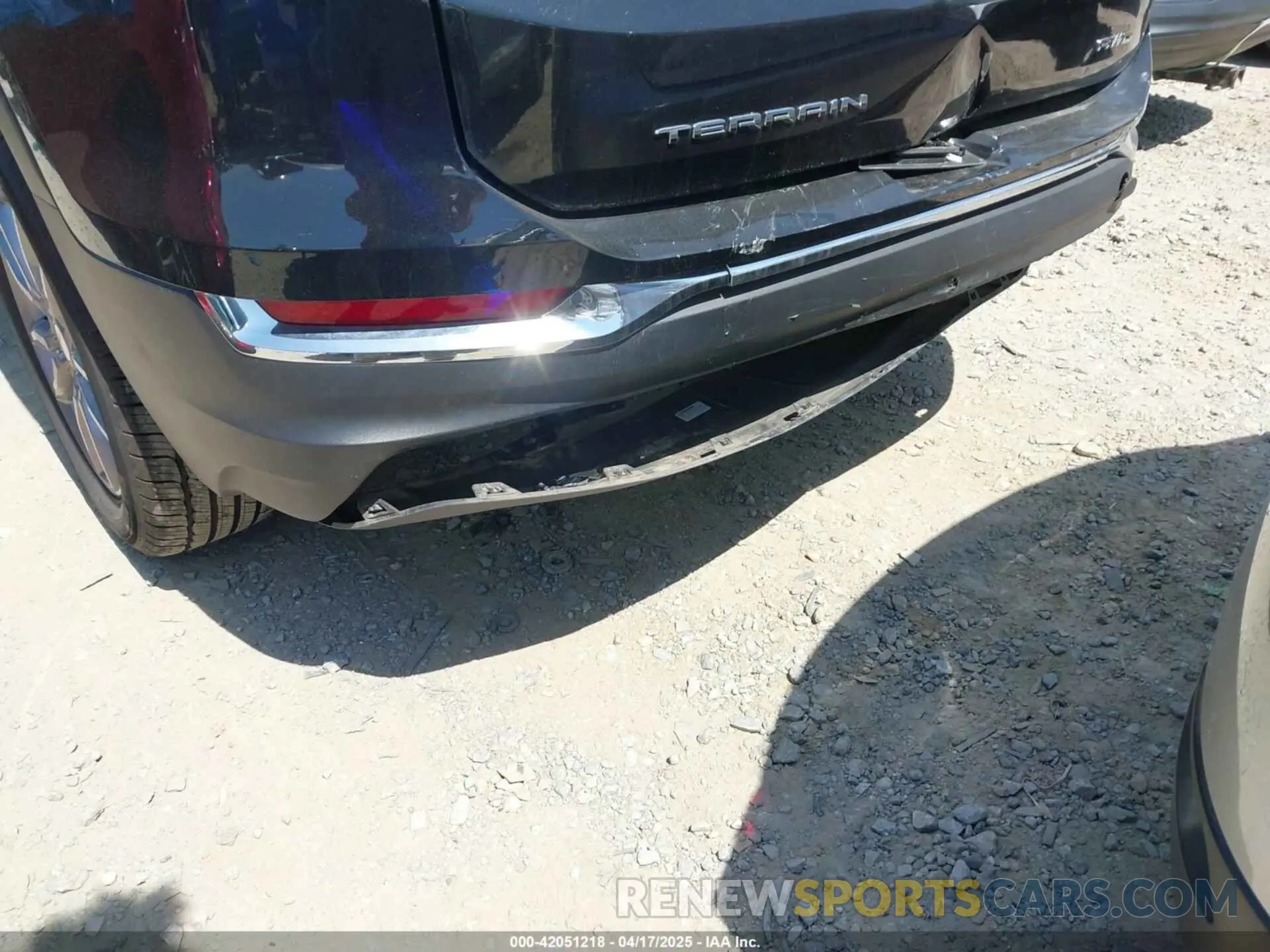 17 Photograph of a damaged car 3GKALVEG0RL175304 GMC TERRAIN 2024