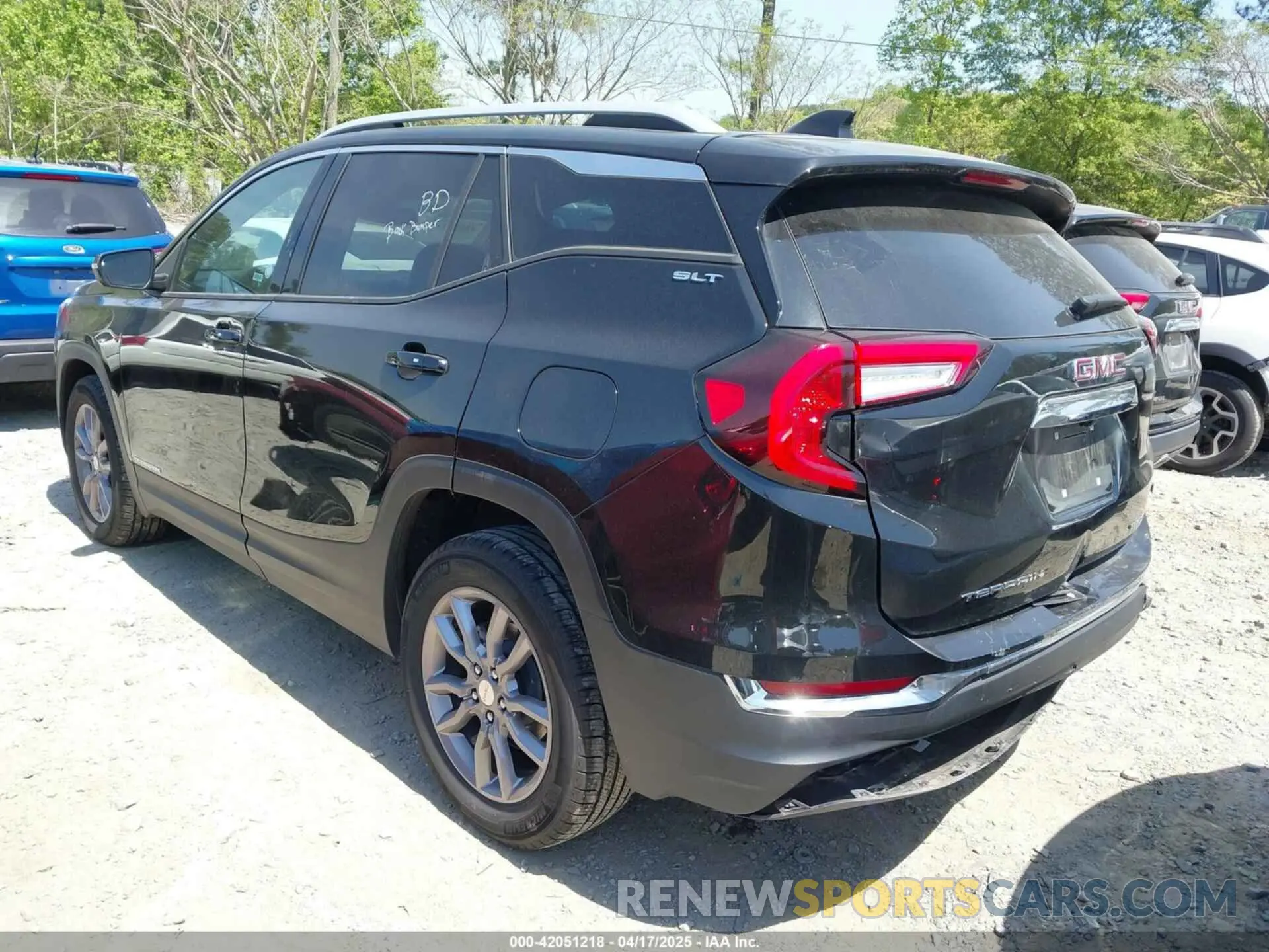 3 Photograph of a damaged car 3GKALVEG0RL175304 GMC TERRAIN 2024