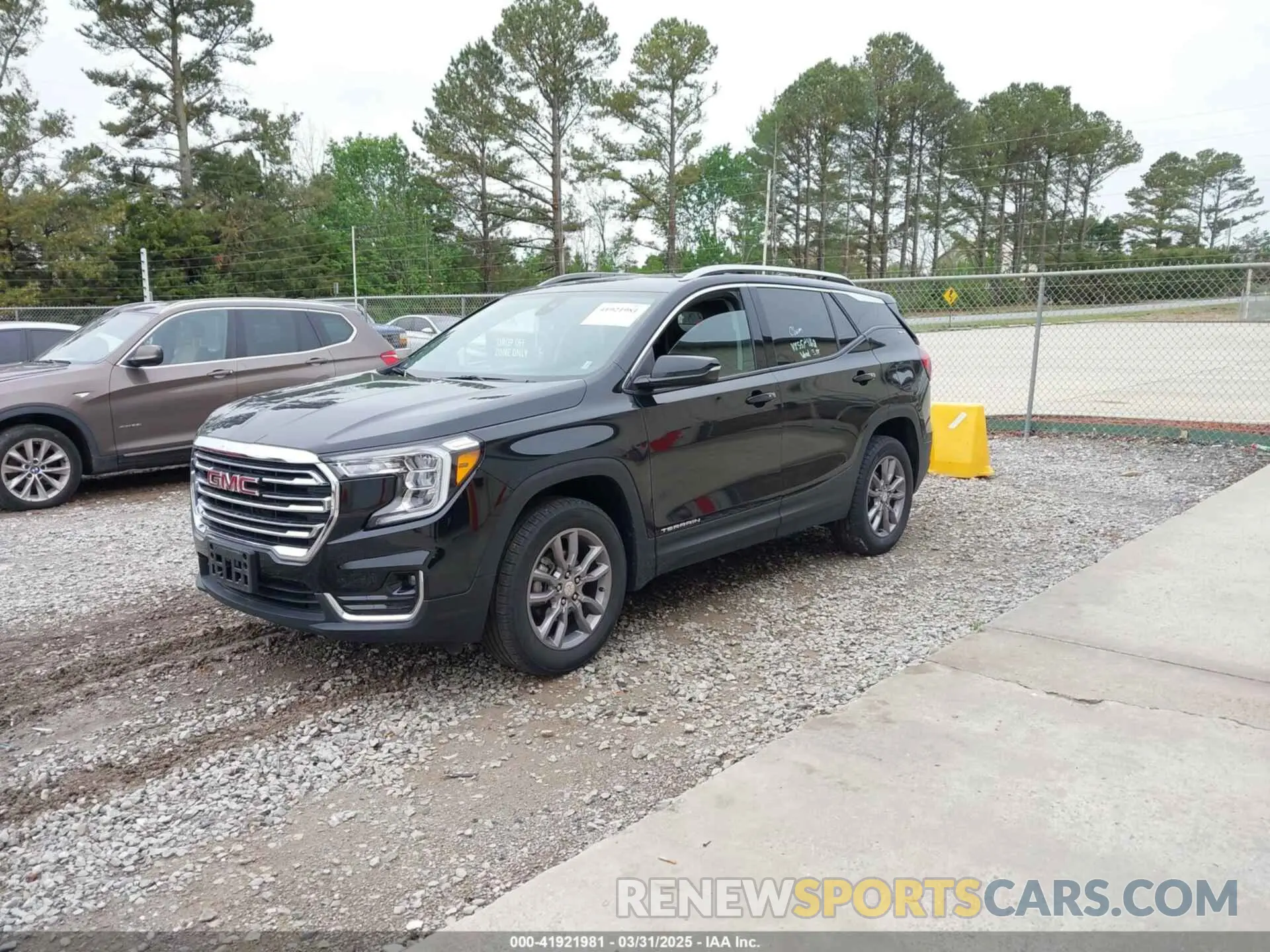 2 Photograph of a damaged car 3GKALVEG0RL298861 GMC TERRAIN 2024