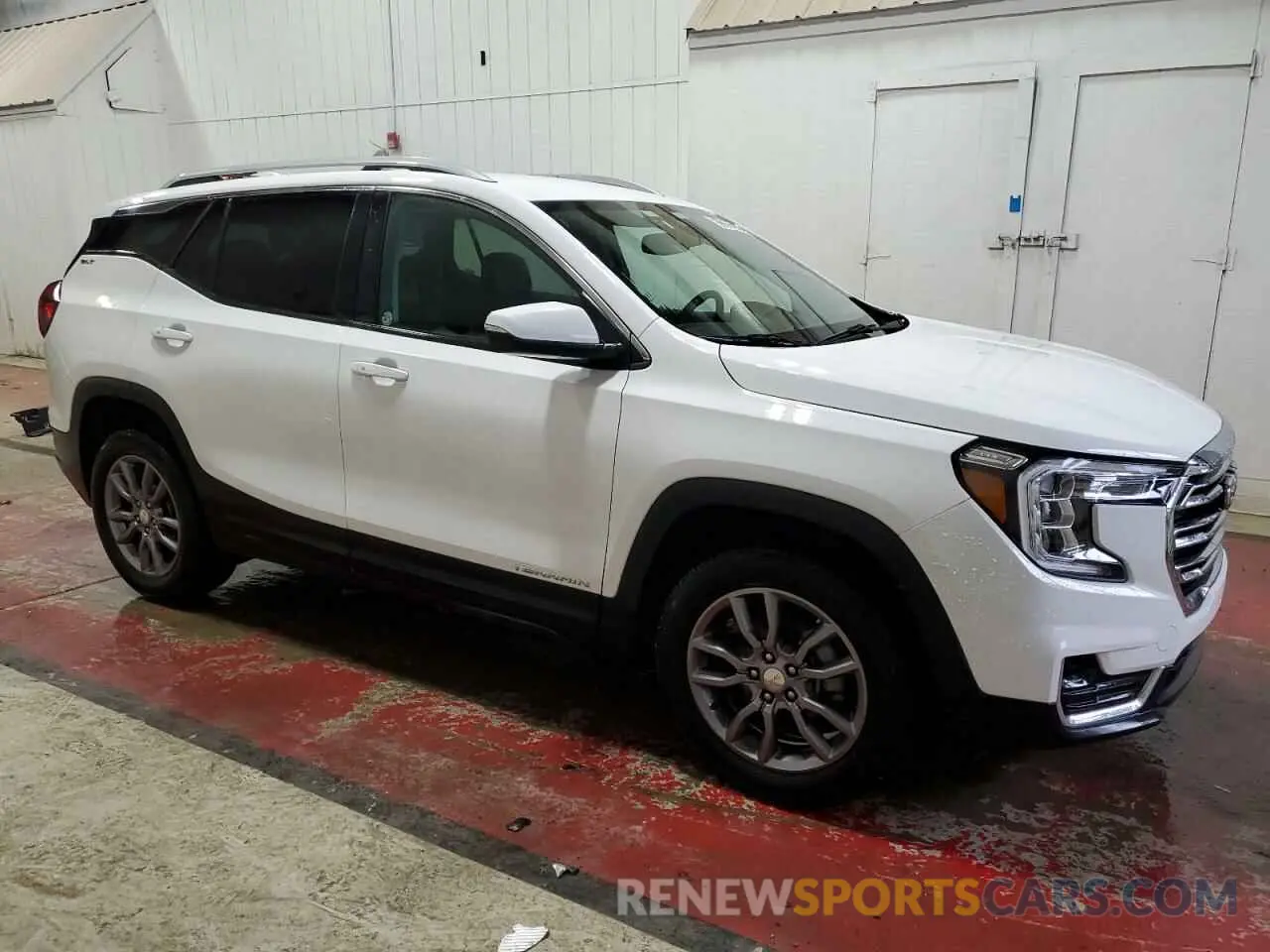 4 Photograph of a damaged car 3GKALVEG3RL149005 GMC TERRAIN 2024