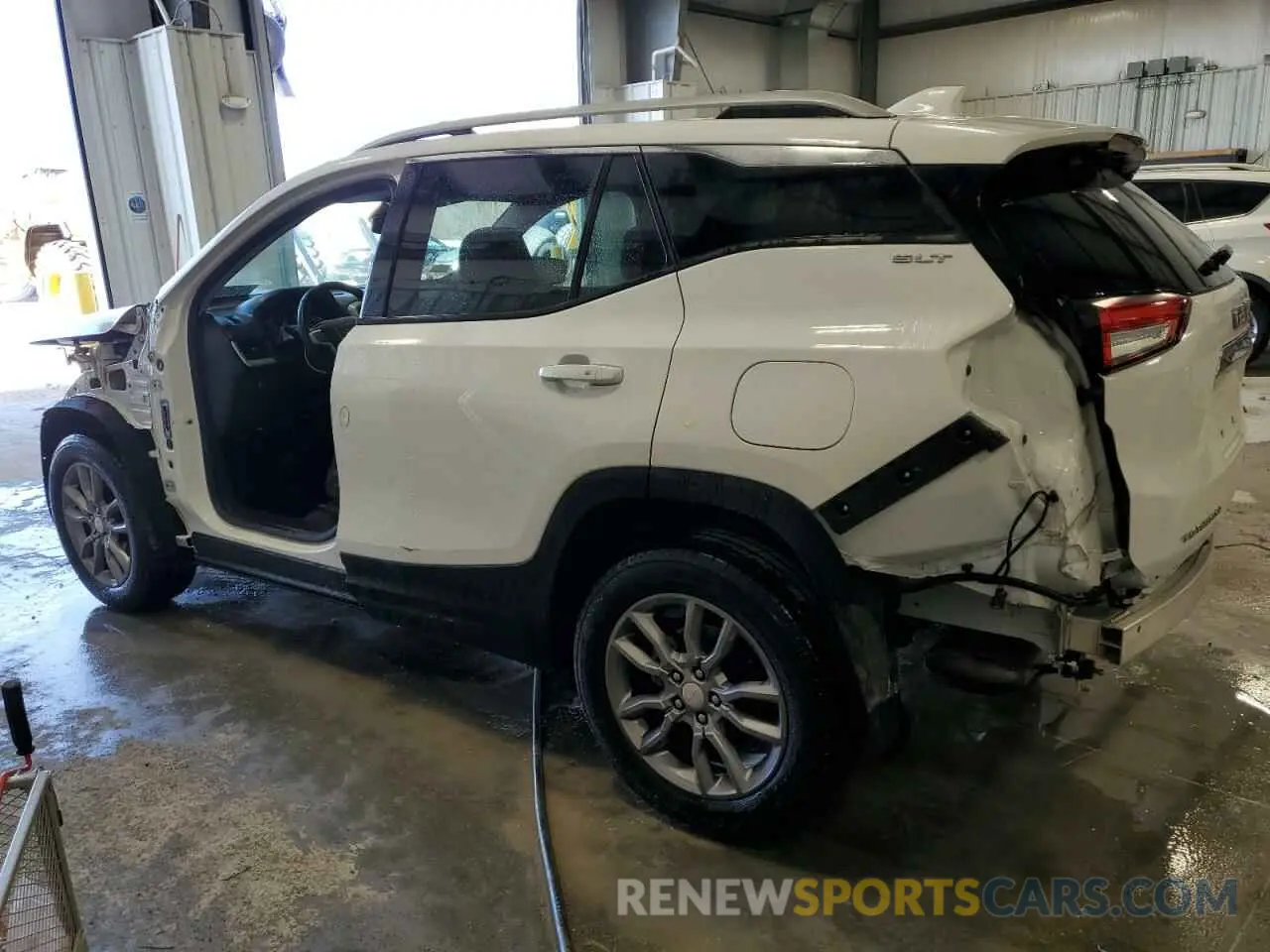 2 Photograph of a damaged car 3GKALVEG3RL306077 GMC TERRAIN 2024