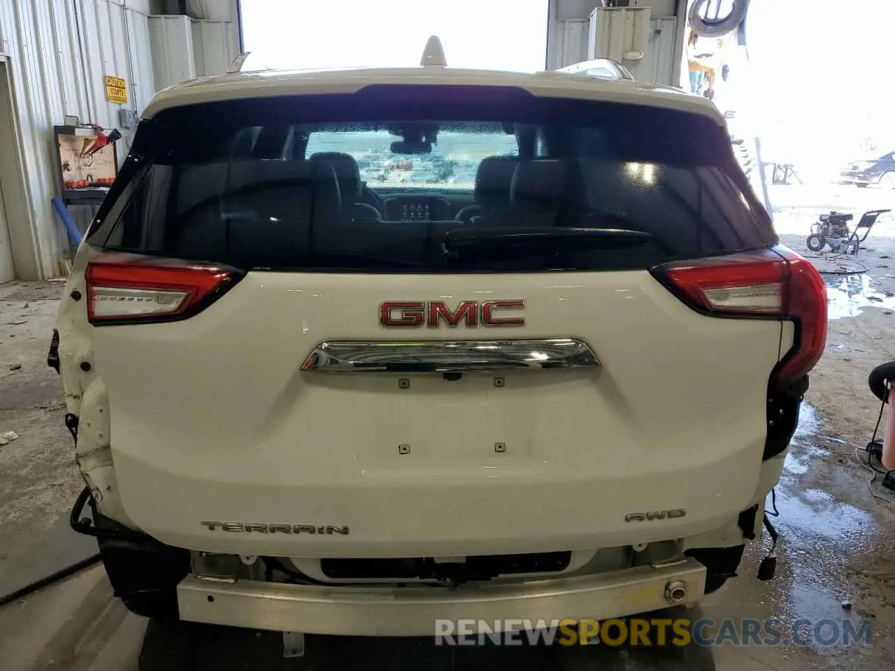 6 Photograph of a damaged car 3GKALVEG3RL306077 GMC TERRAIN 2024