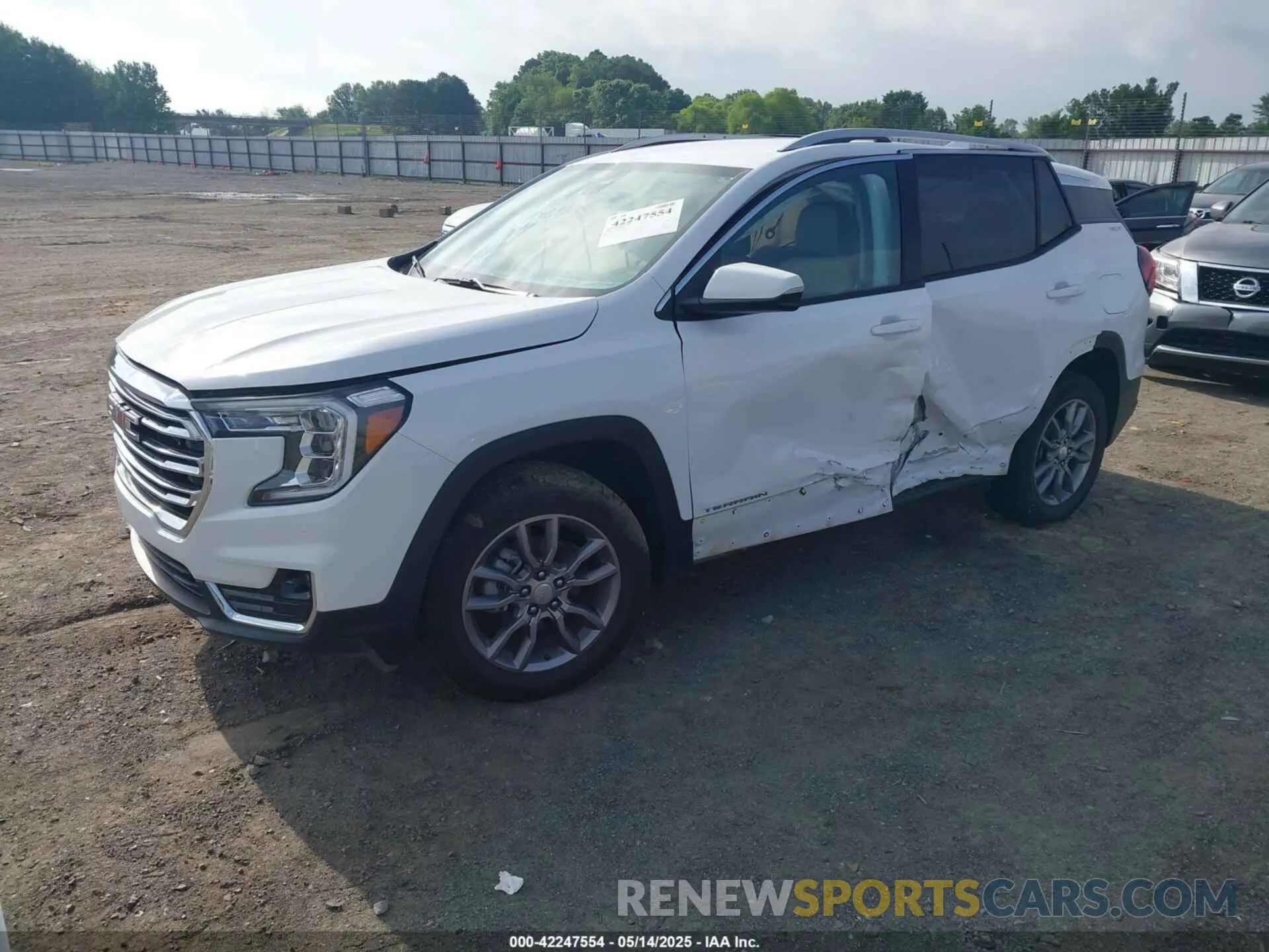 2 Photograph of a damaged car 3GKALVEG4RL389065 GMC TERRAIN 2024