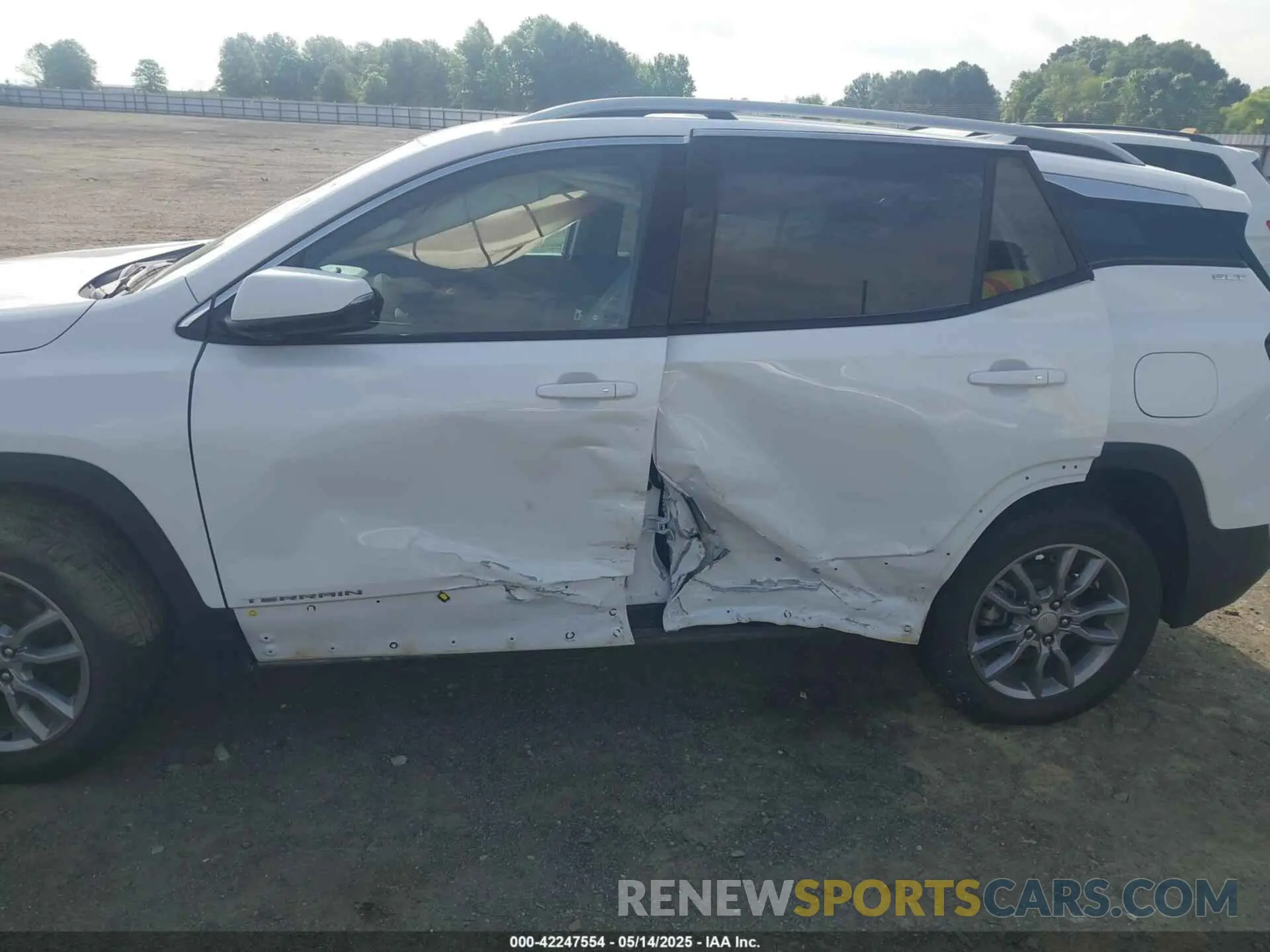 6 Photograph of a damaged car 3GKALVEG4RL389065 GMC TERRAIN 2024