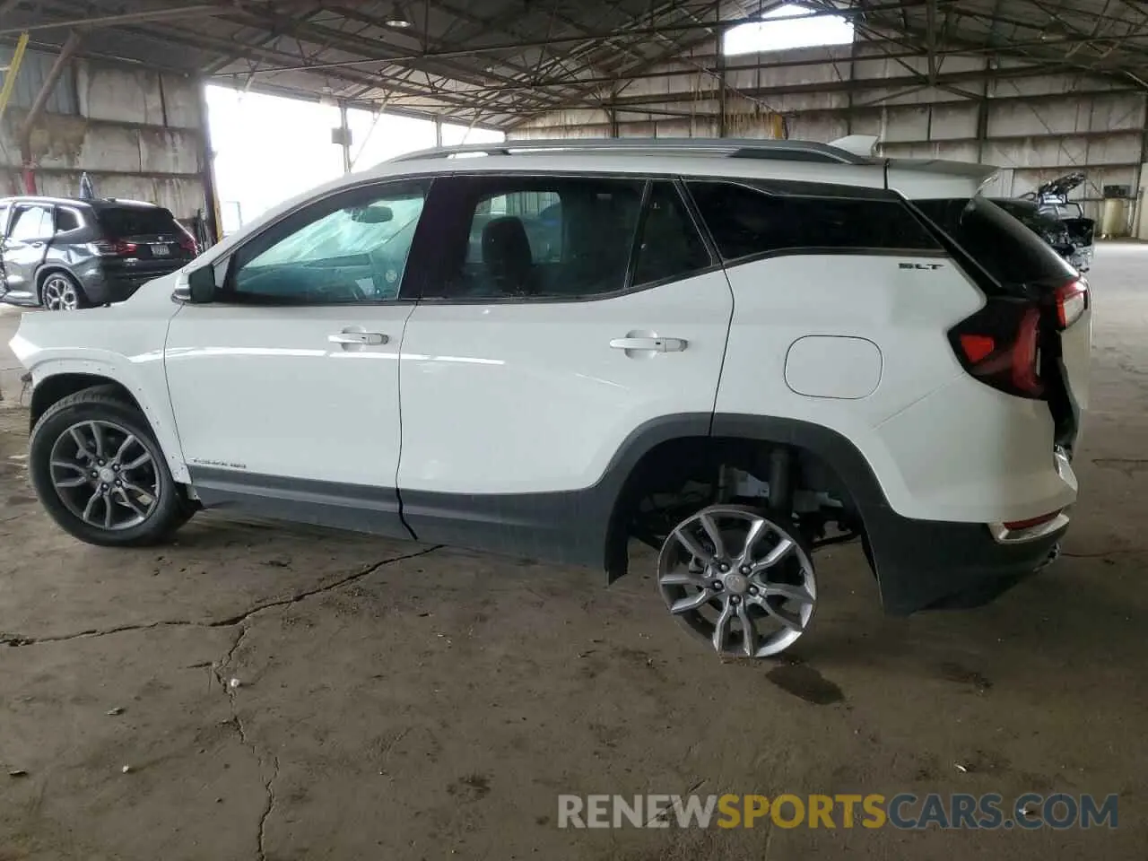 2 Photograph of a damaged car 3GKALVEG5RL197573 GMC TERRAIN 2024