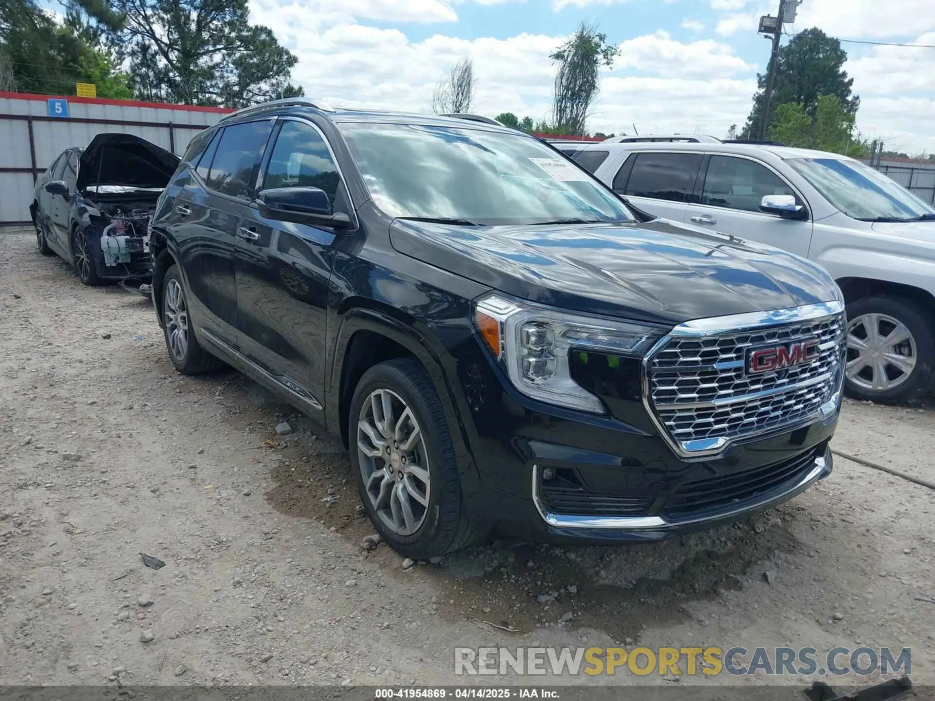 1 Photograph of a damaged car 3GKALXEG3RL118011 GMC TERRAIN 2024