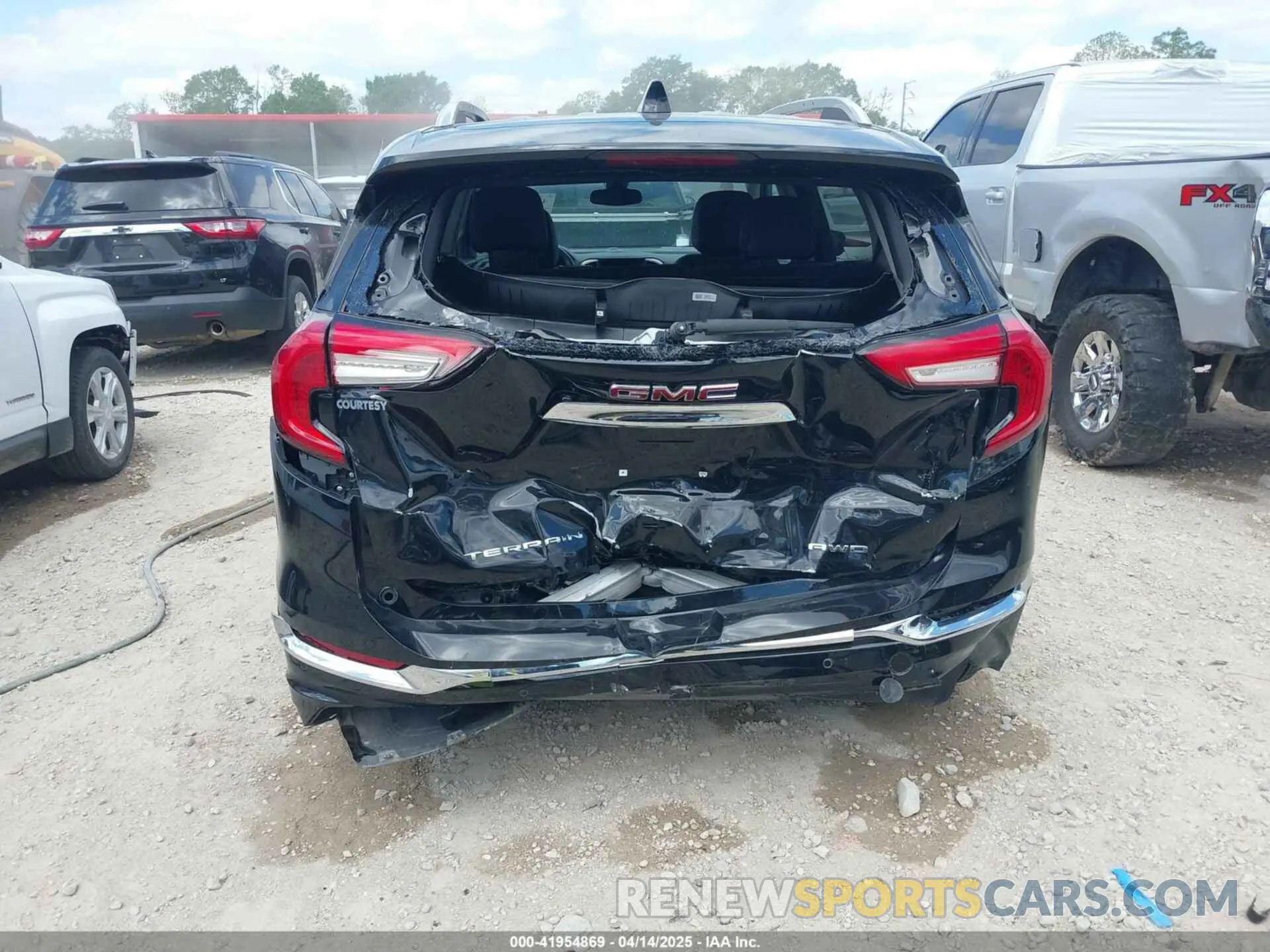 16 Photograph of a damaged car 3GKALXEG3RL118011 GMC TERRAIN 2024