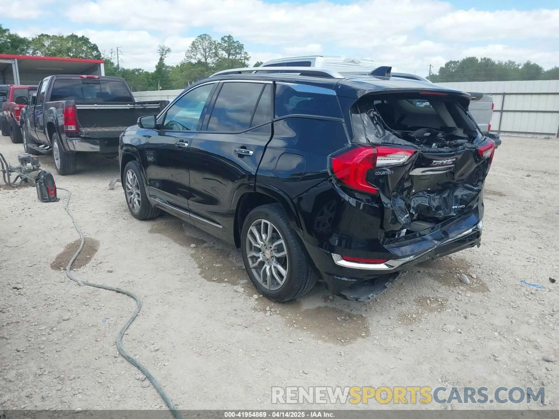 3 Photograph of a damaged car 3GKALXEG3RL118011 GMC TERRAIN 2024