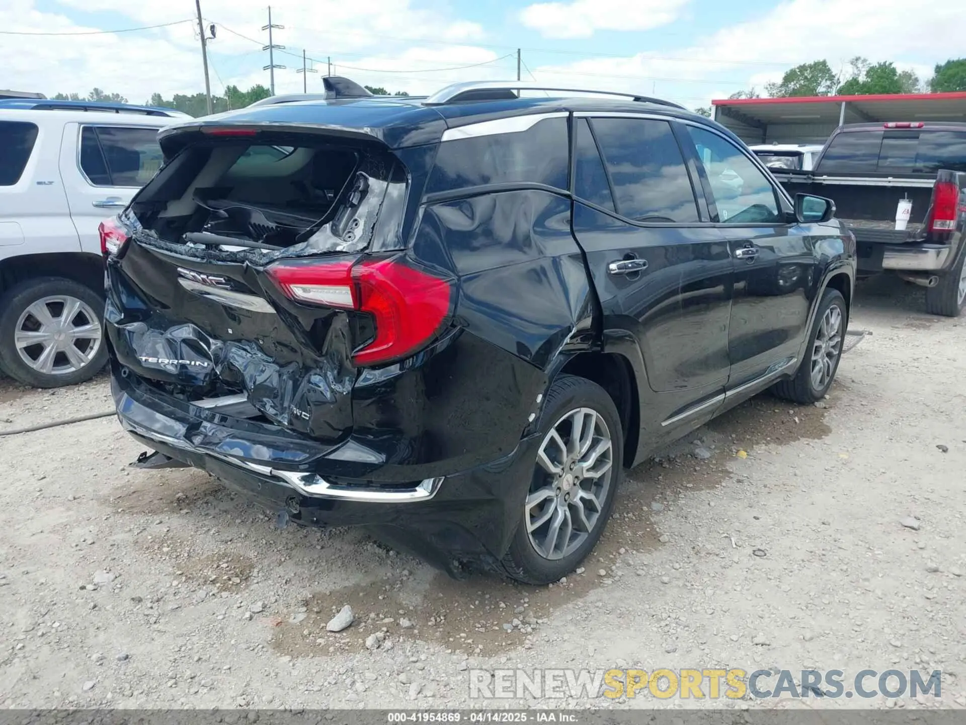4 Photograph of a damaged car 3GKALXEG3RL118011 GMC TERRAIN 2024