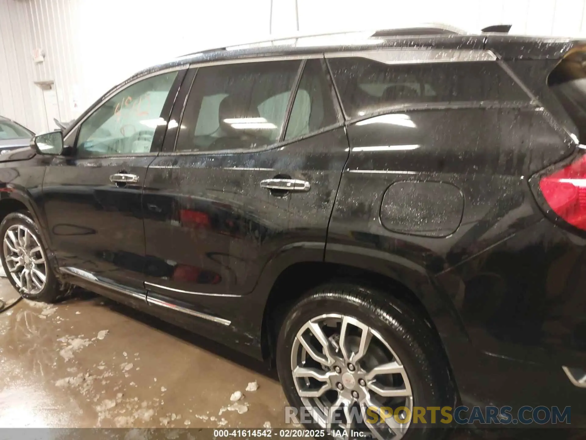 14 Photograph of a damaged car 3GKALXEG4RL372651 GMC TERRAIN 2024