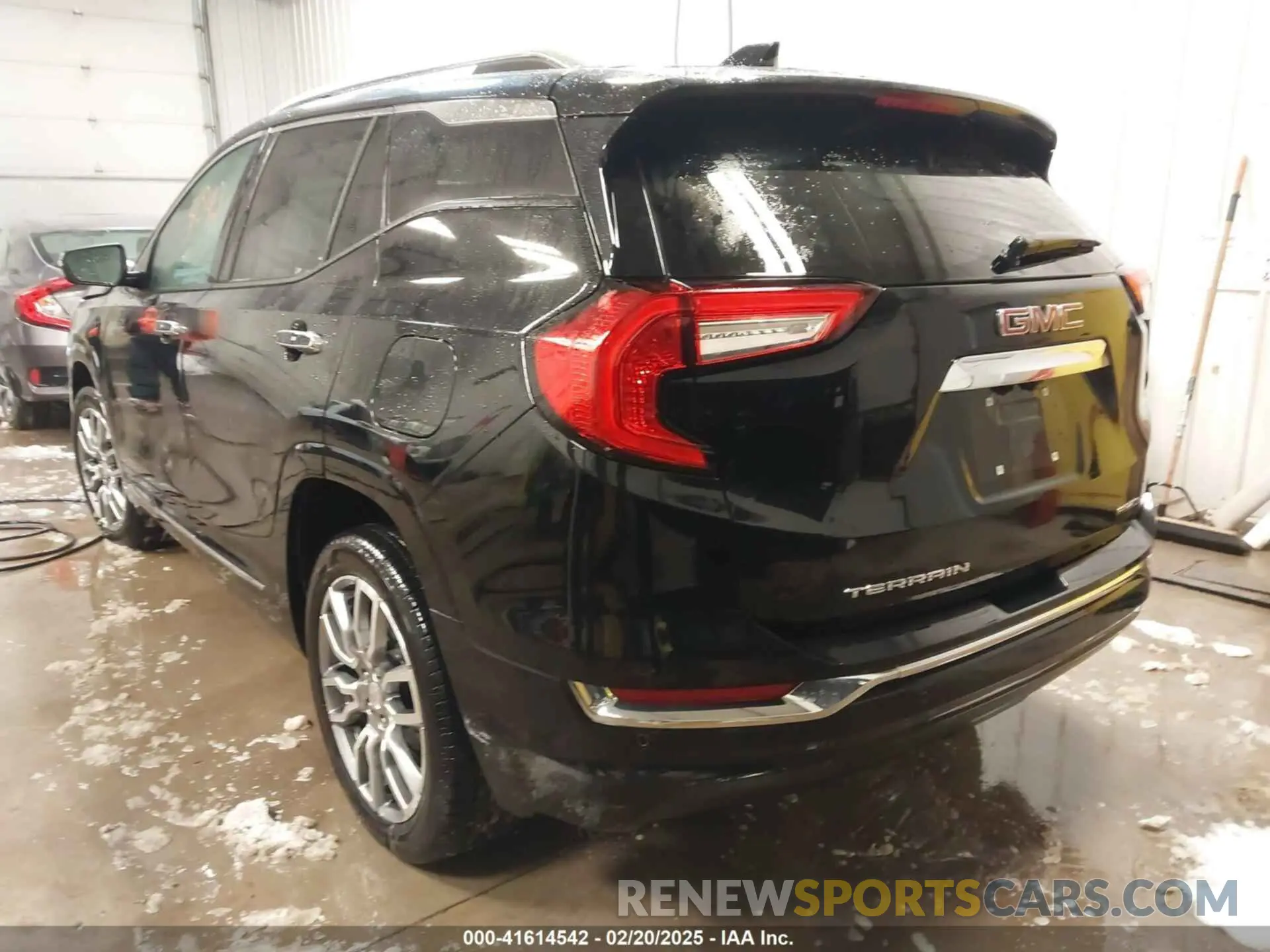 3 Photograph of a damaged car 3GKALXEG4RL372651 GMC TERRAIN 2024